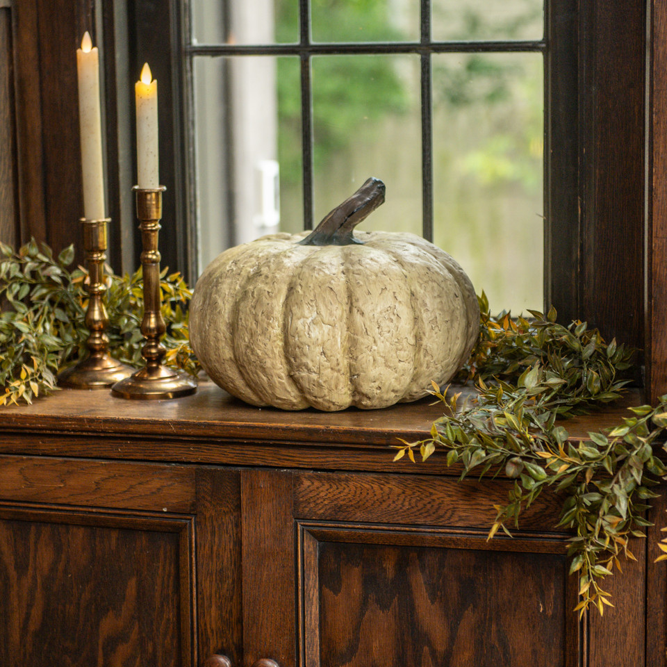 9" WHITE SHORT PUMPKIN