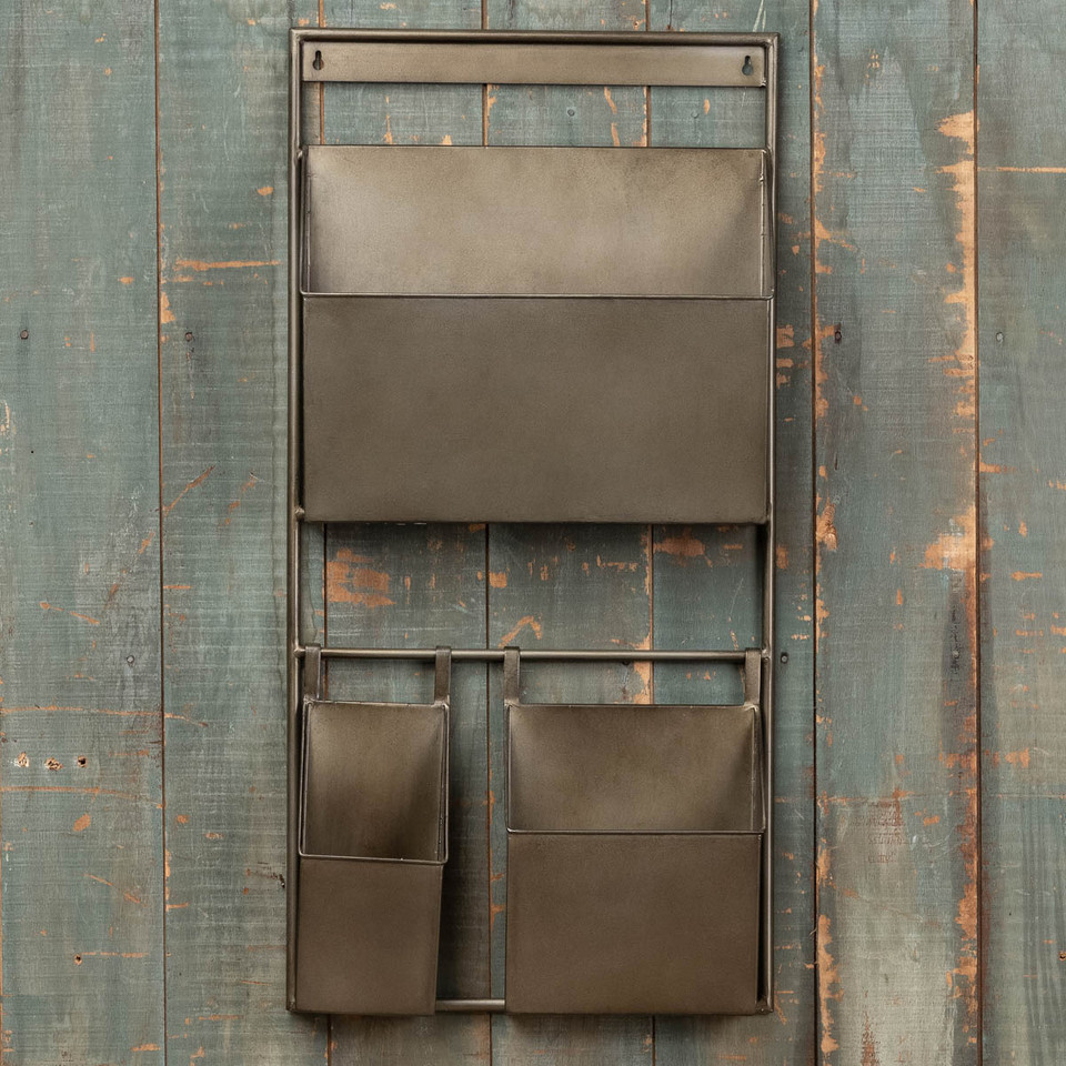 METAL WALL POCKET ORGANIZER