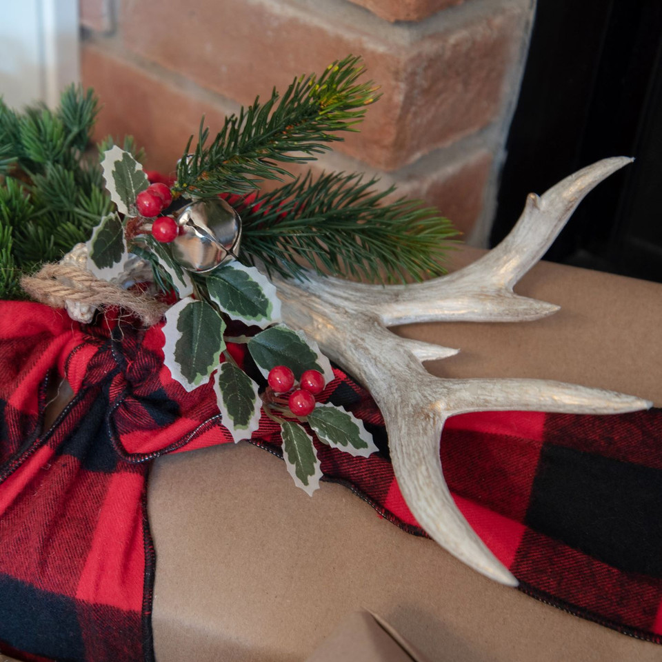 ANTLER WITH BELLS & BERRIES ORNAMENT