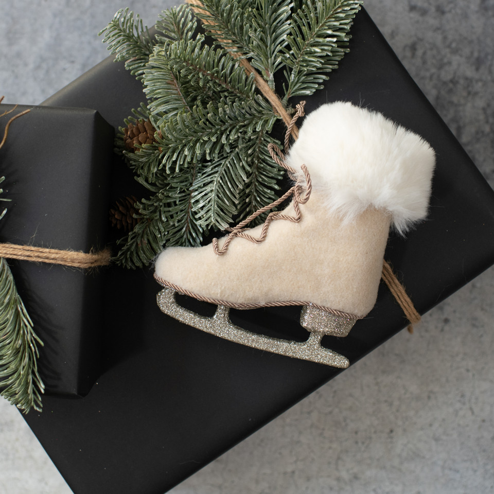 7" BEIGE ICE SKATE ORNAMENT