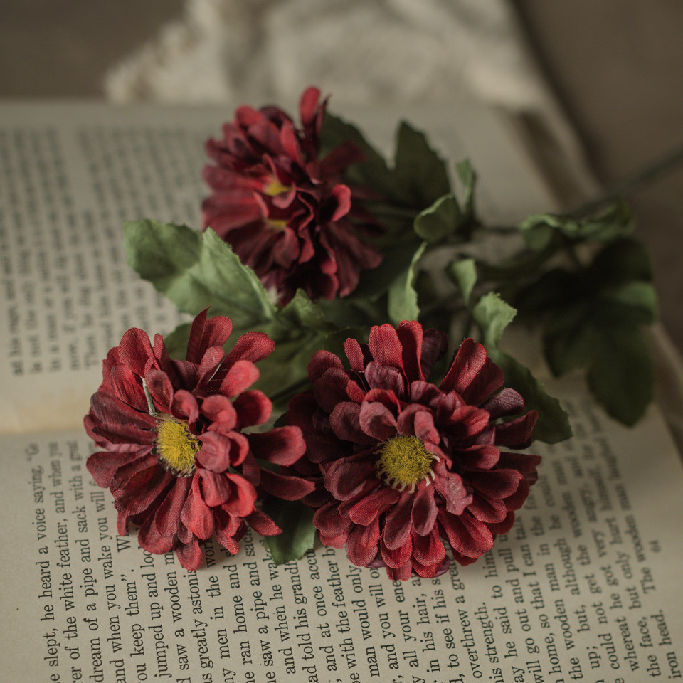 10.5" RED ZINNIA PICK