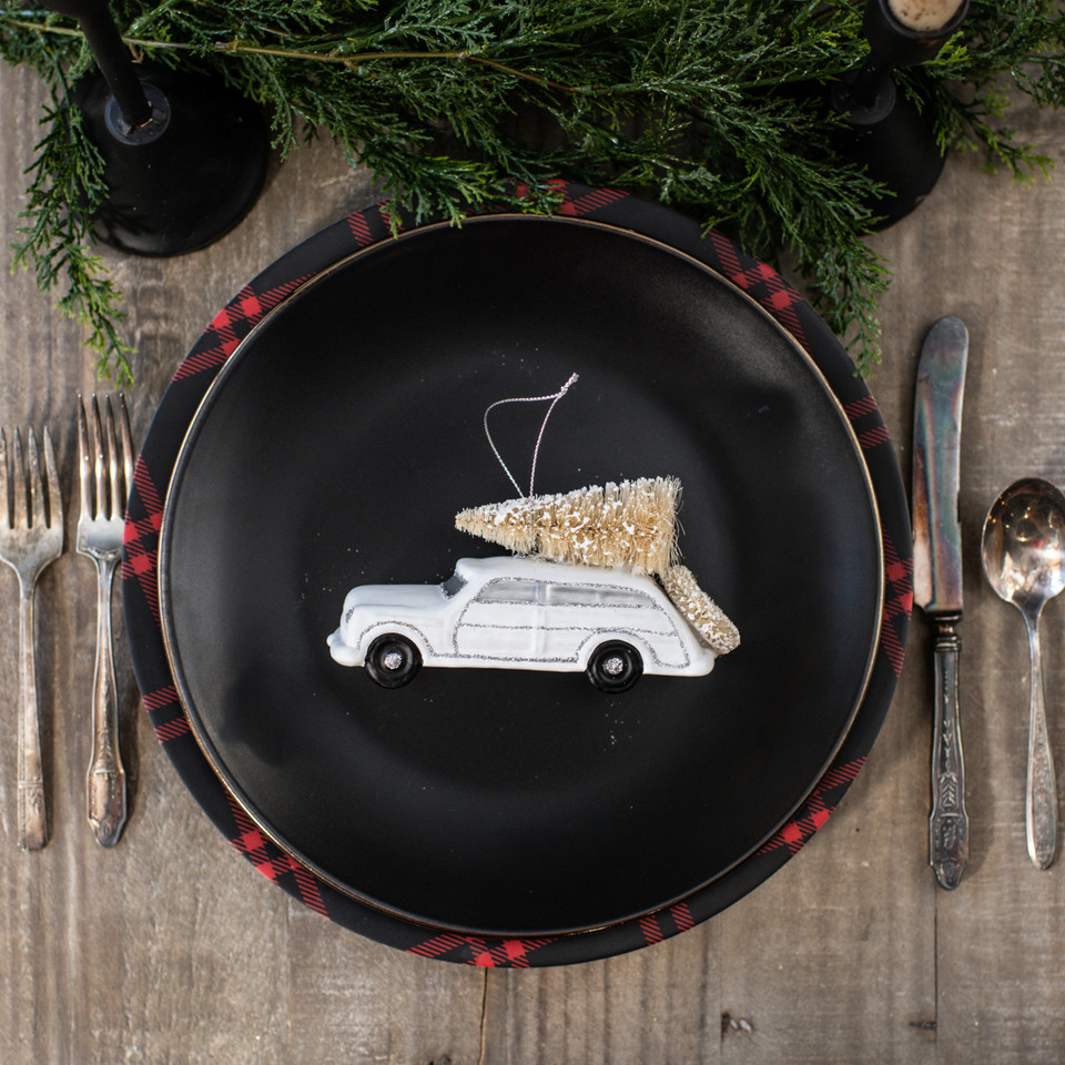 MATTE WHITE CAR W/ TREE ORNAMENT