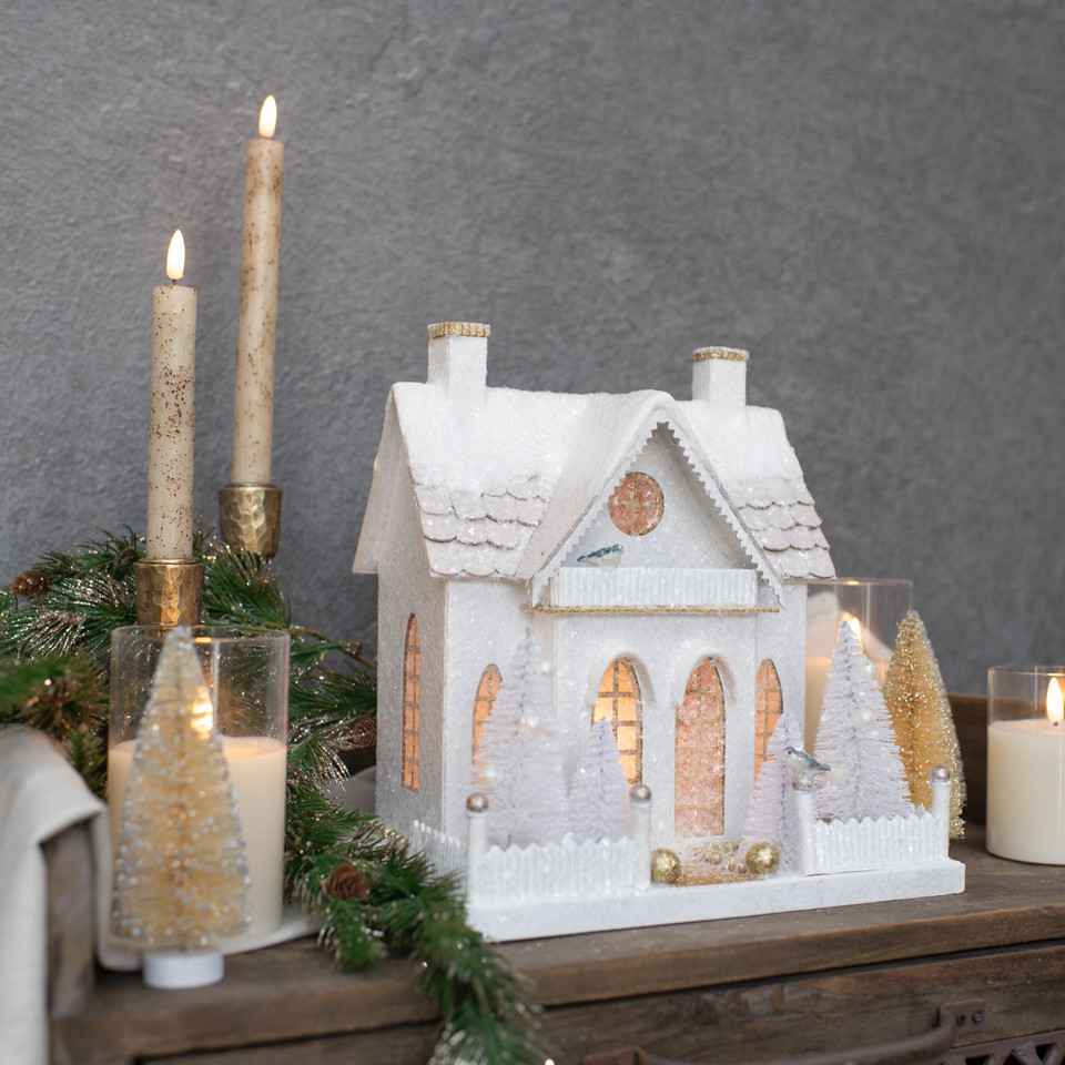 SNOW COVERED COTTAGE W/ BOTTLEBRUSH TREES
