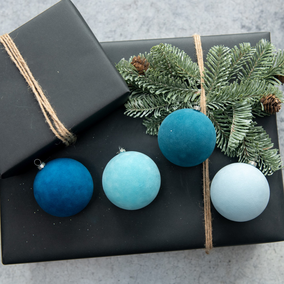 SET/ 4 - 3.25" BLUE FLOCKED BALLS