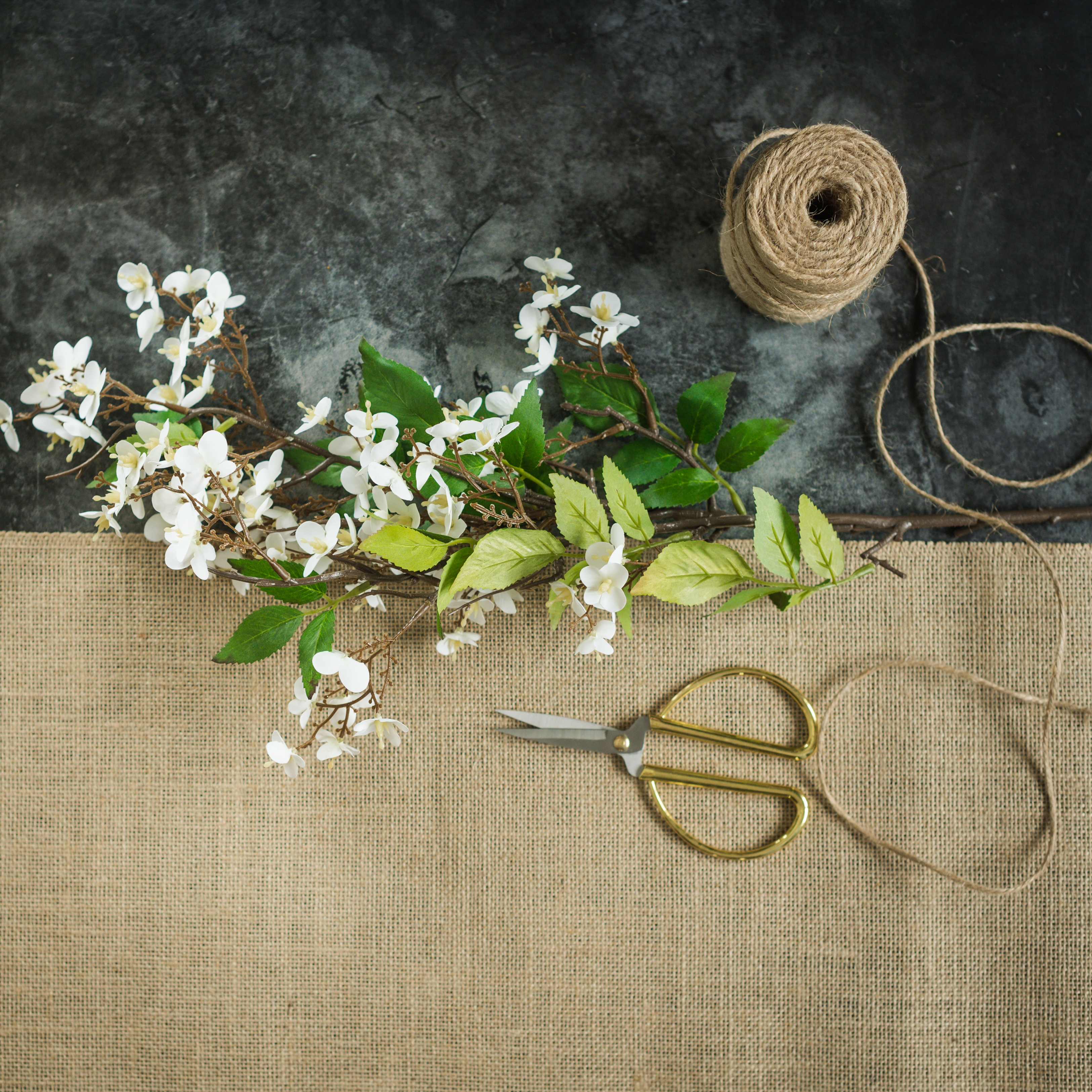 32" WHITE BLOSSOM SPRAY