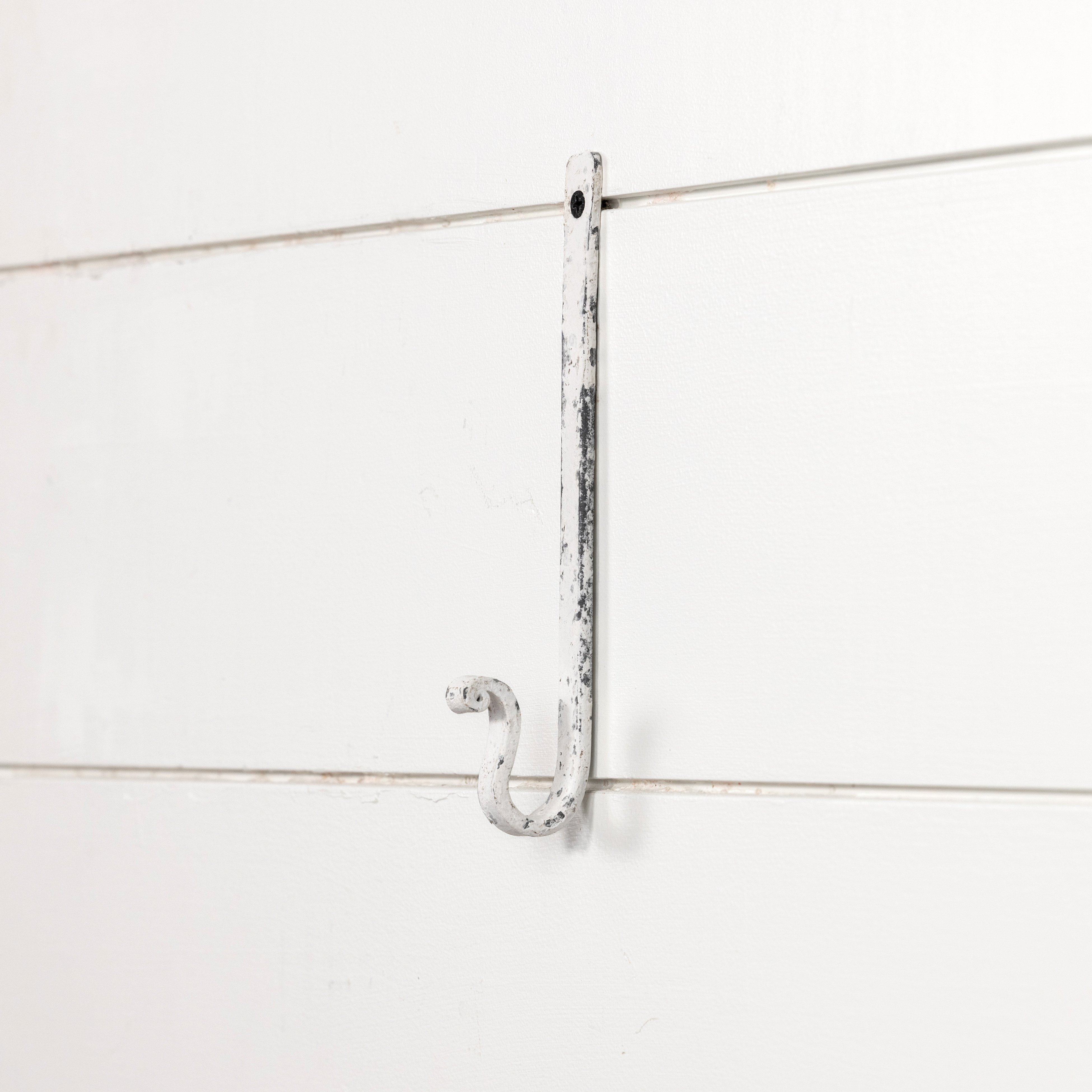 8" WHITE FORTIFIED HOOK