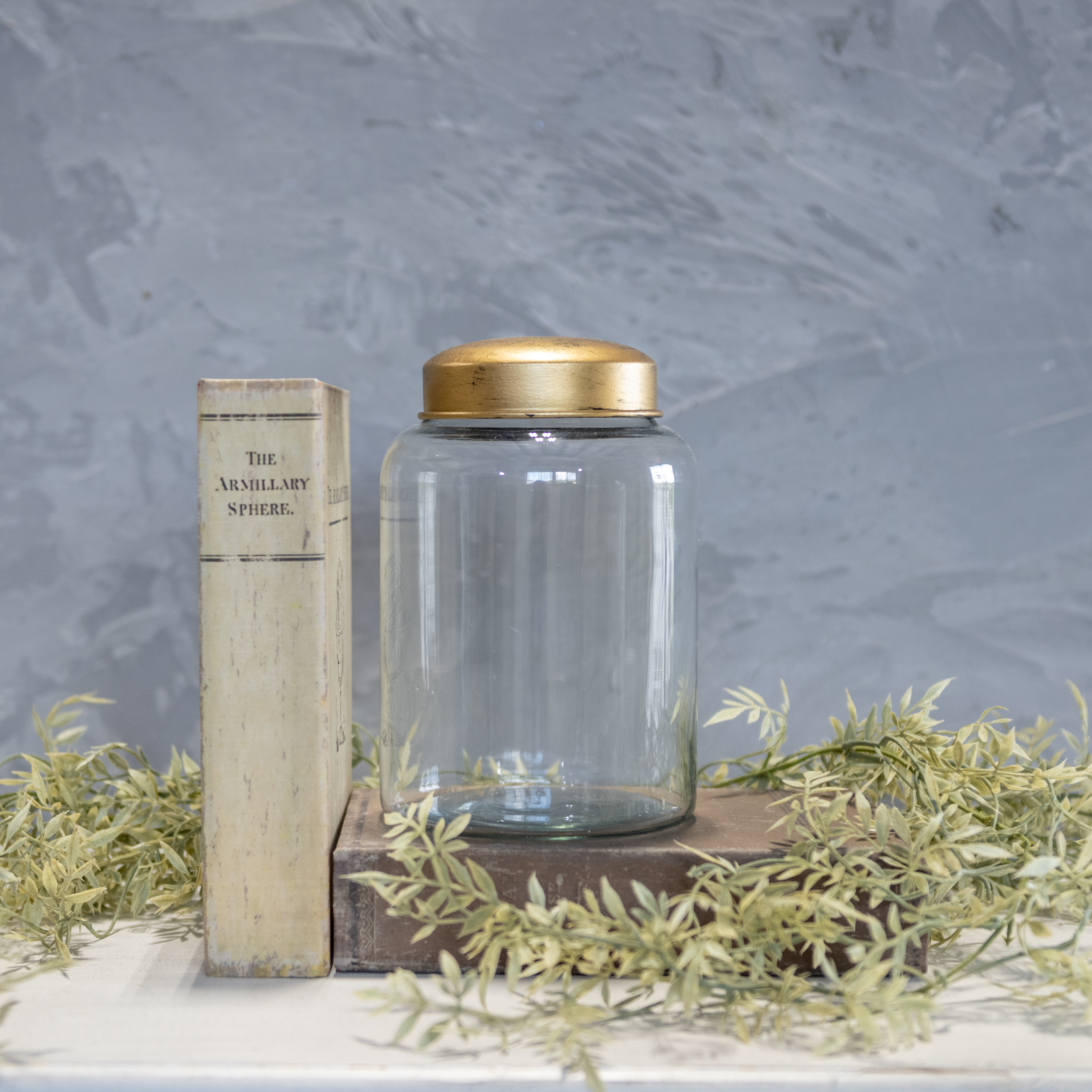 7.5" CLEAR GLASS JAR W/ GOLD LID