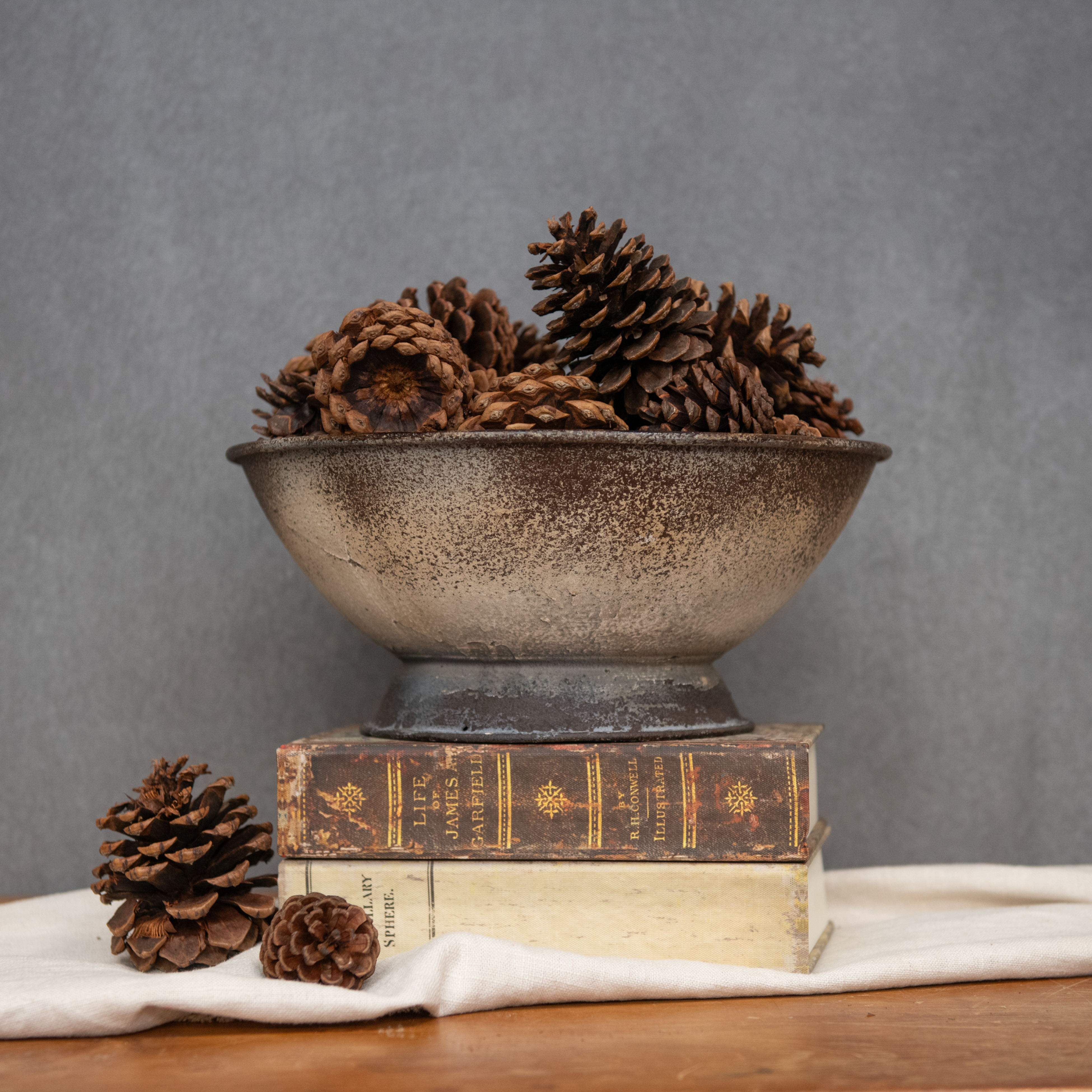 11.25" DISTRESSED WHITE & BROWN BOWL
