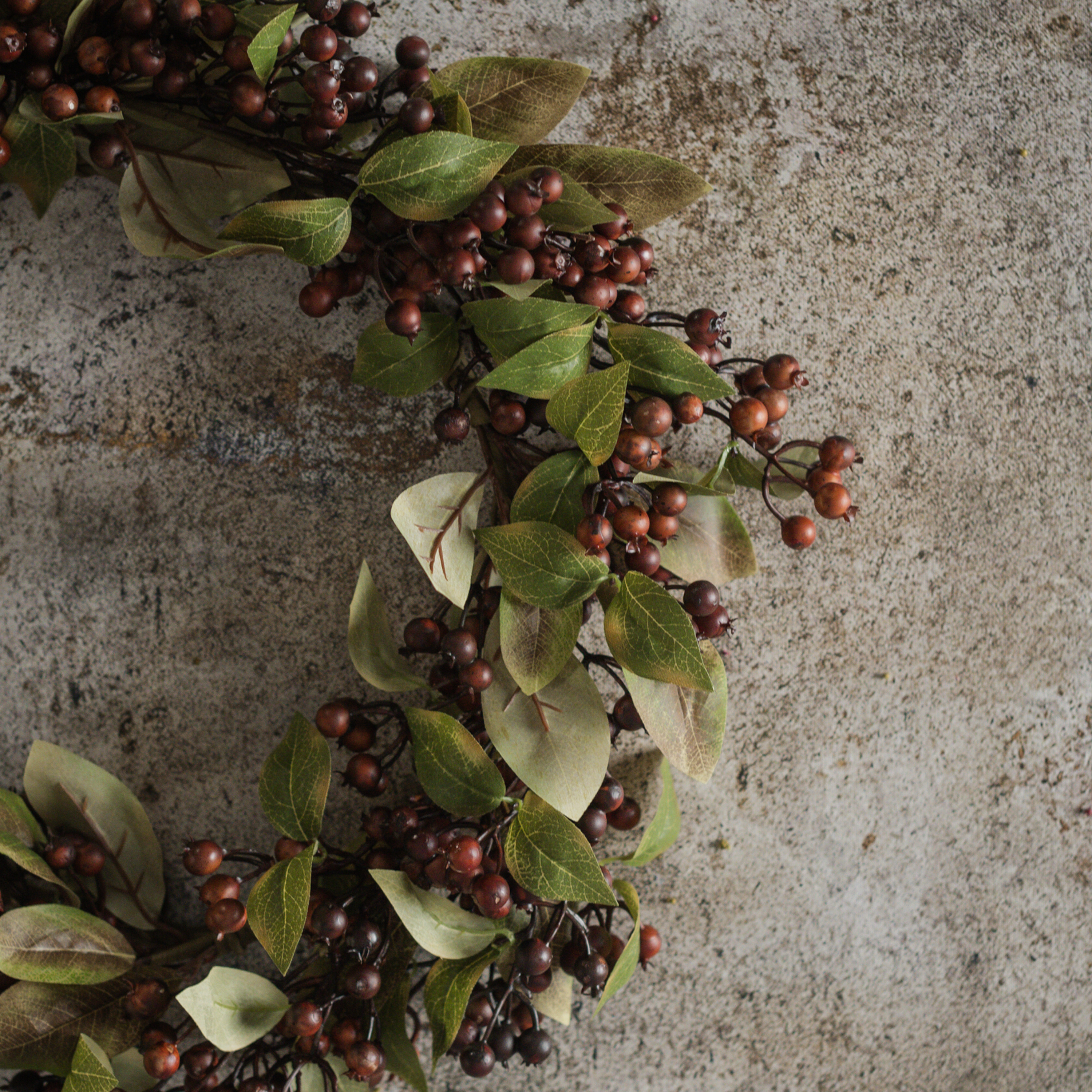 21" BROWN ROSE HIPS WREATH