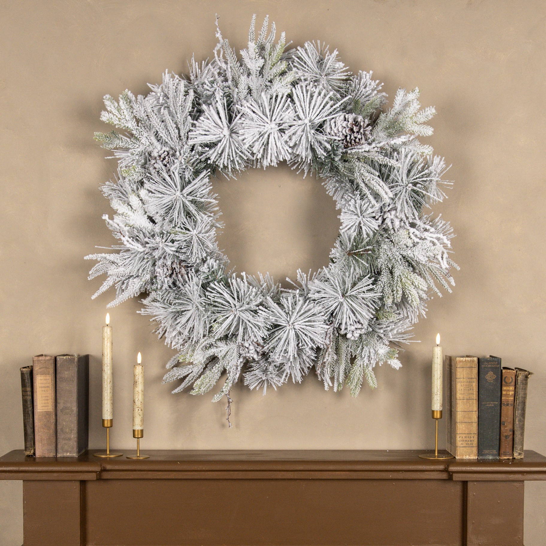 30" HEAVILY FLOCKED PINE WREATH