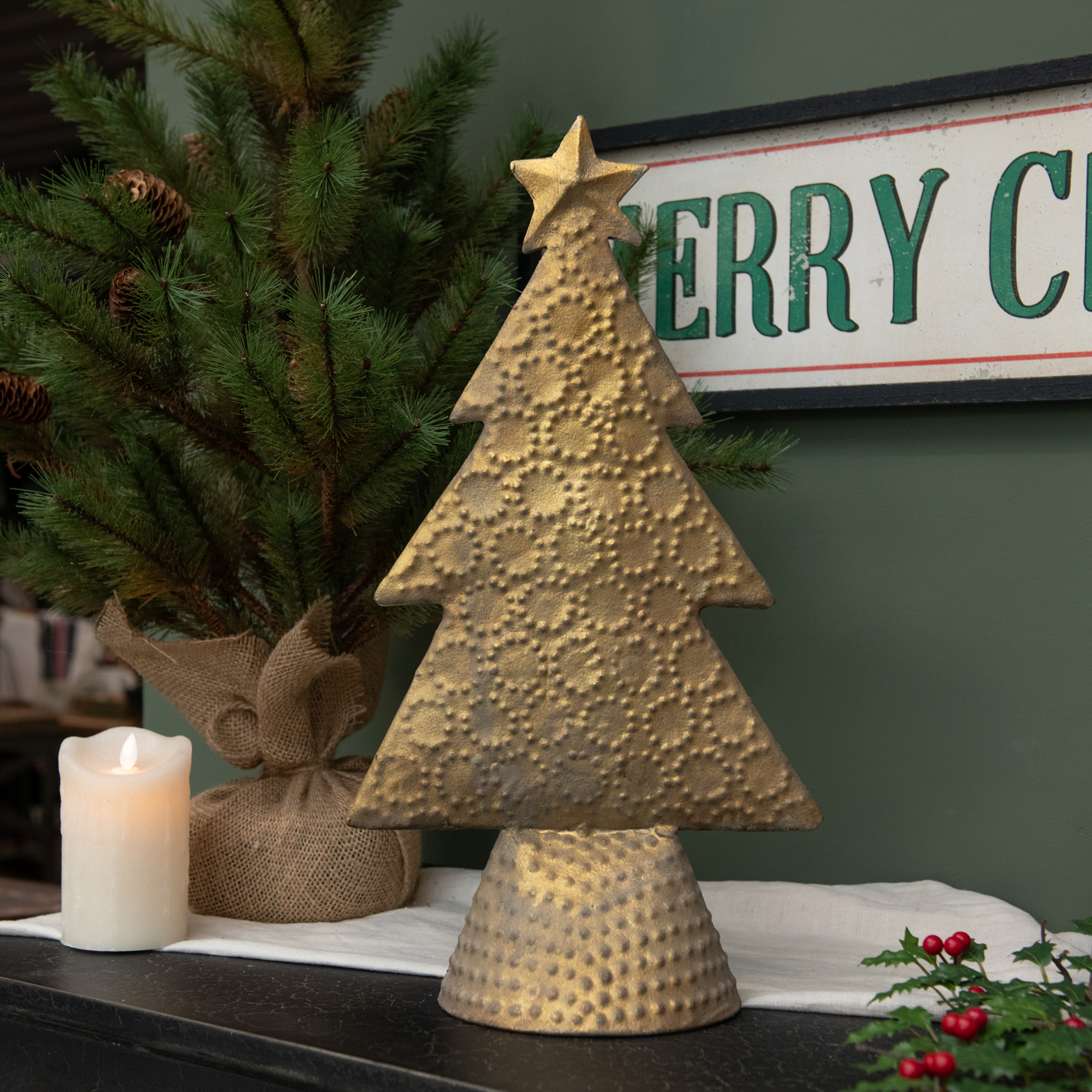 ANTIQUE GOLD METAL TABLETOP TREE