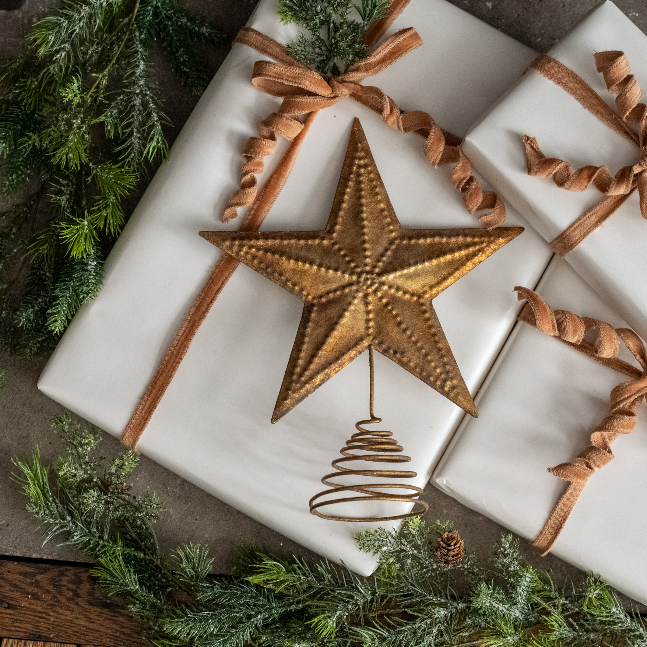 ANTIQUE GOLD STAR TREE TOPPER