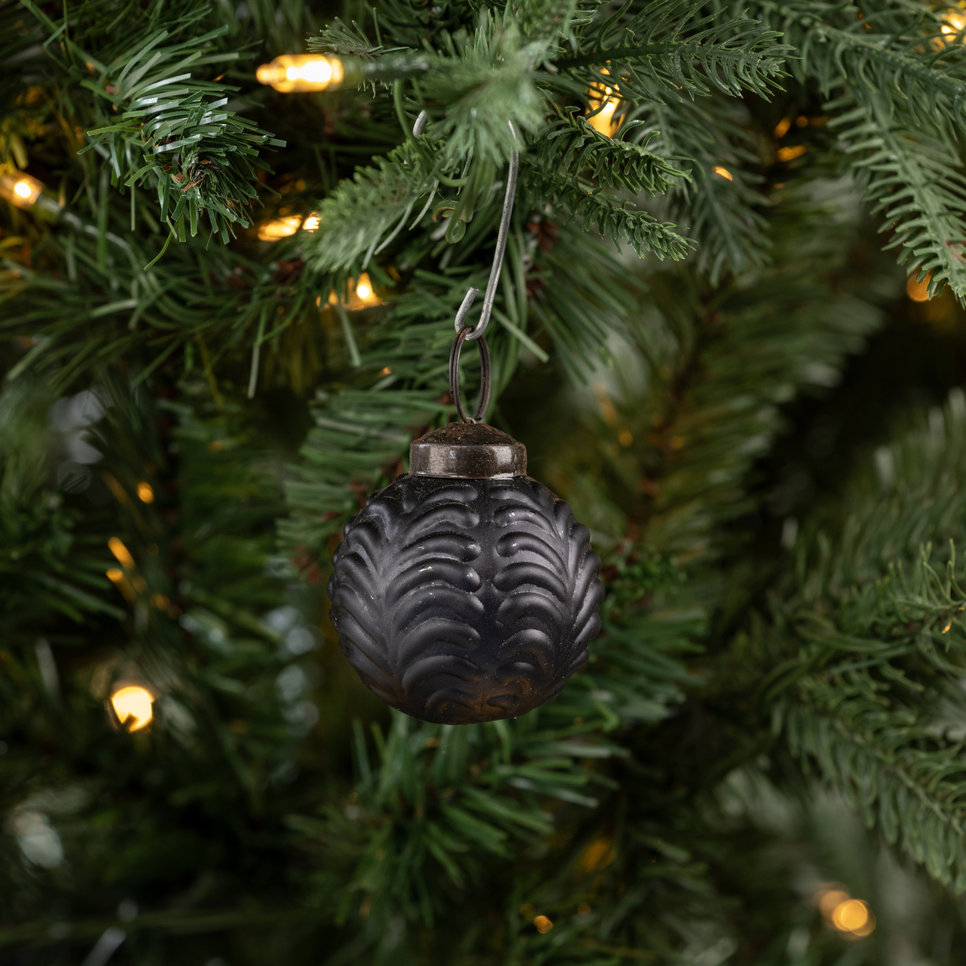 2" MATTE BLACK FILIGREE KUGAL ORNAMENT