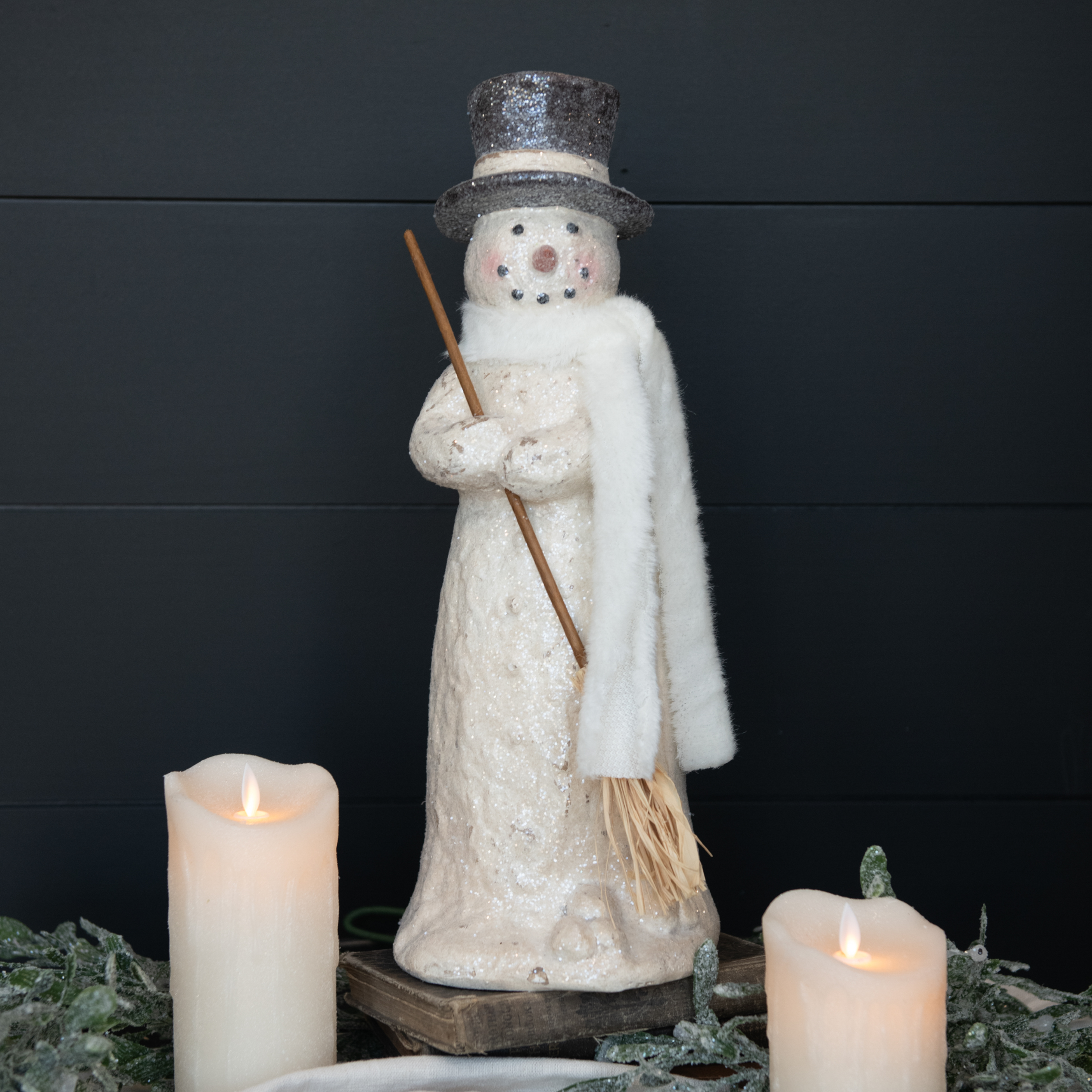 17" SNOWMAN W/ WHITE SCARF