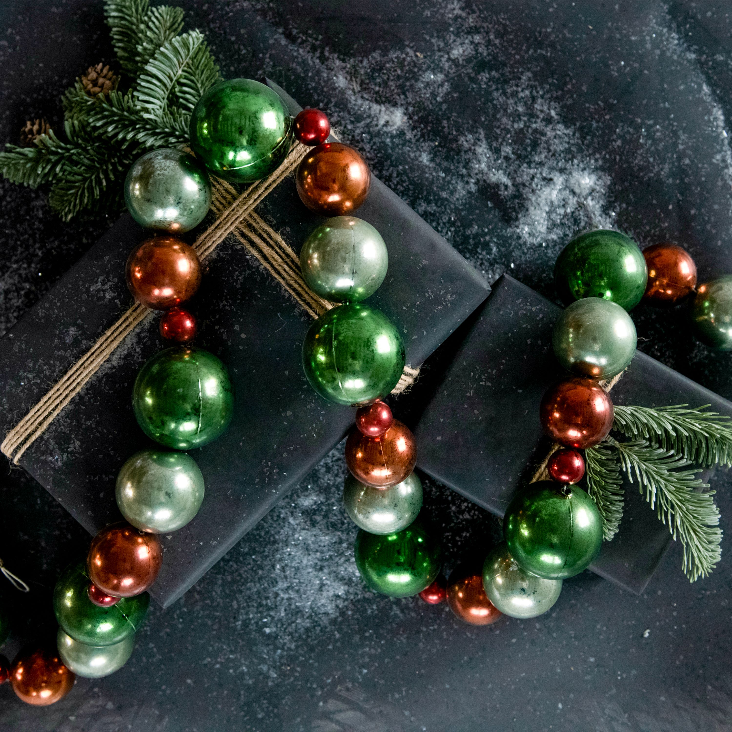 6' GREEN & SILVER GARLAND