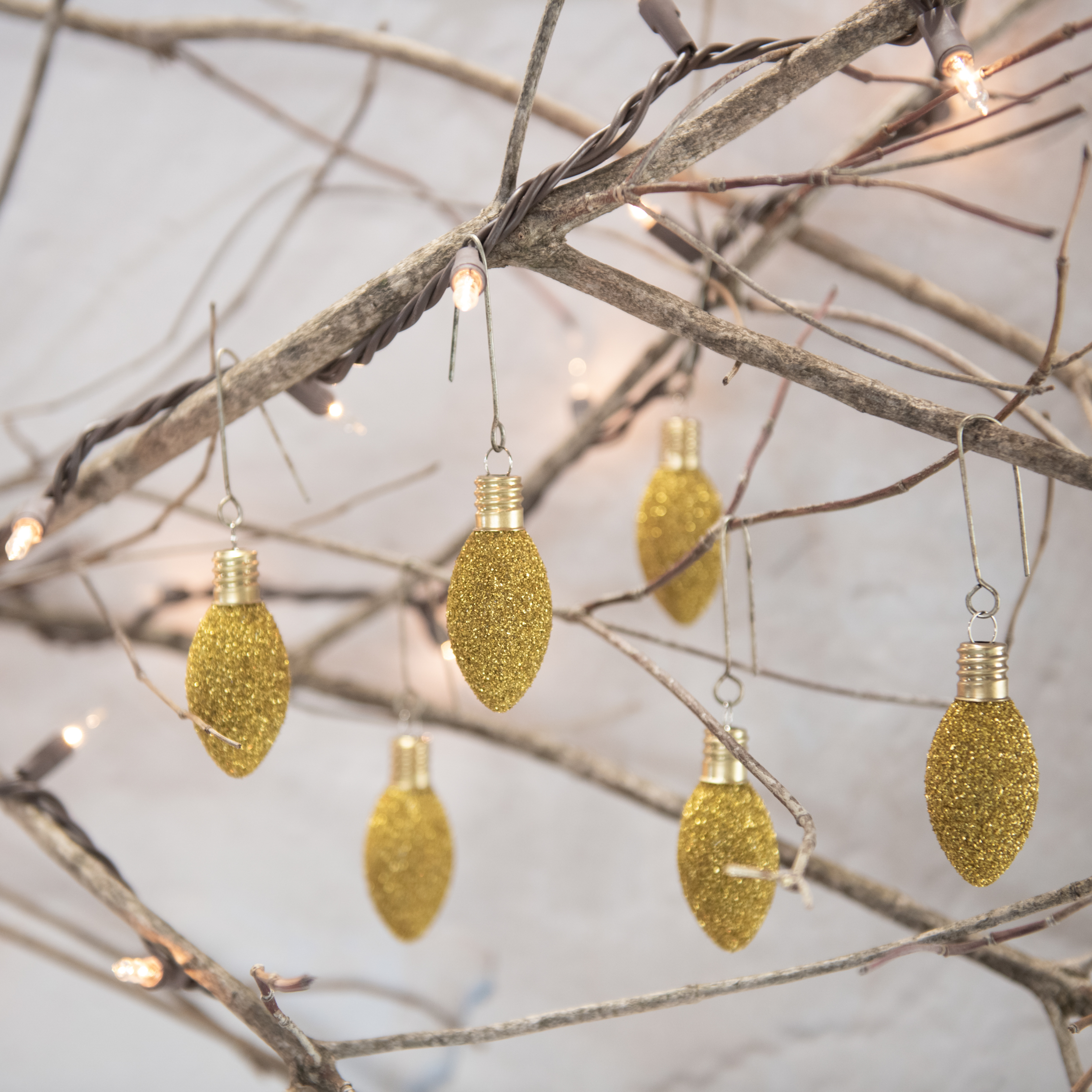 SET/ 6 GOLD GLASS GLITTER BULBS