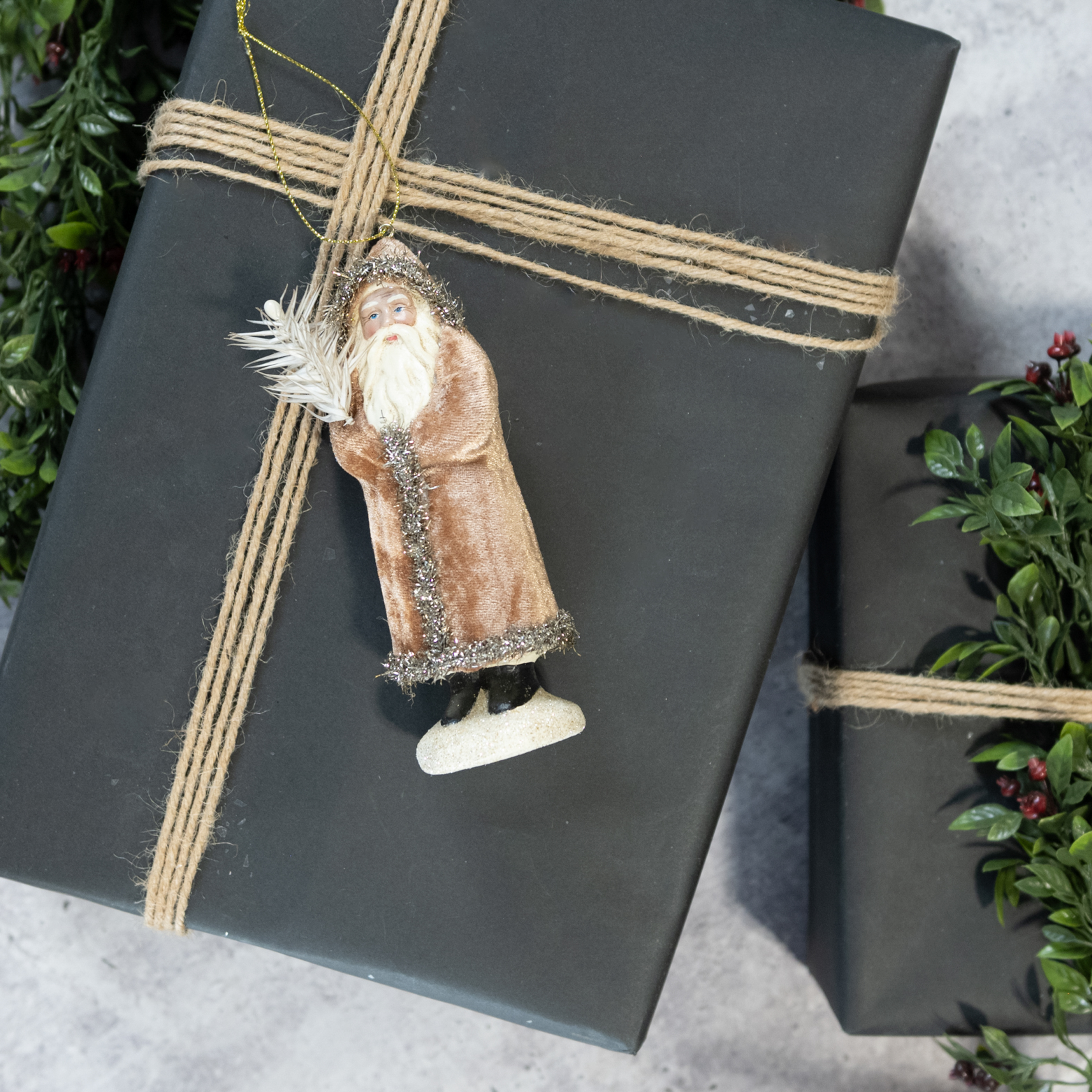 GINGER & SILVER BELSNICKLE ORNAMENT