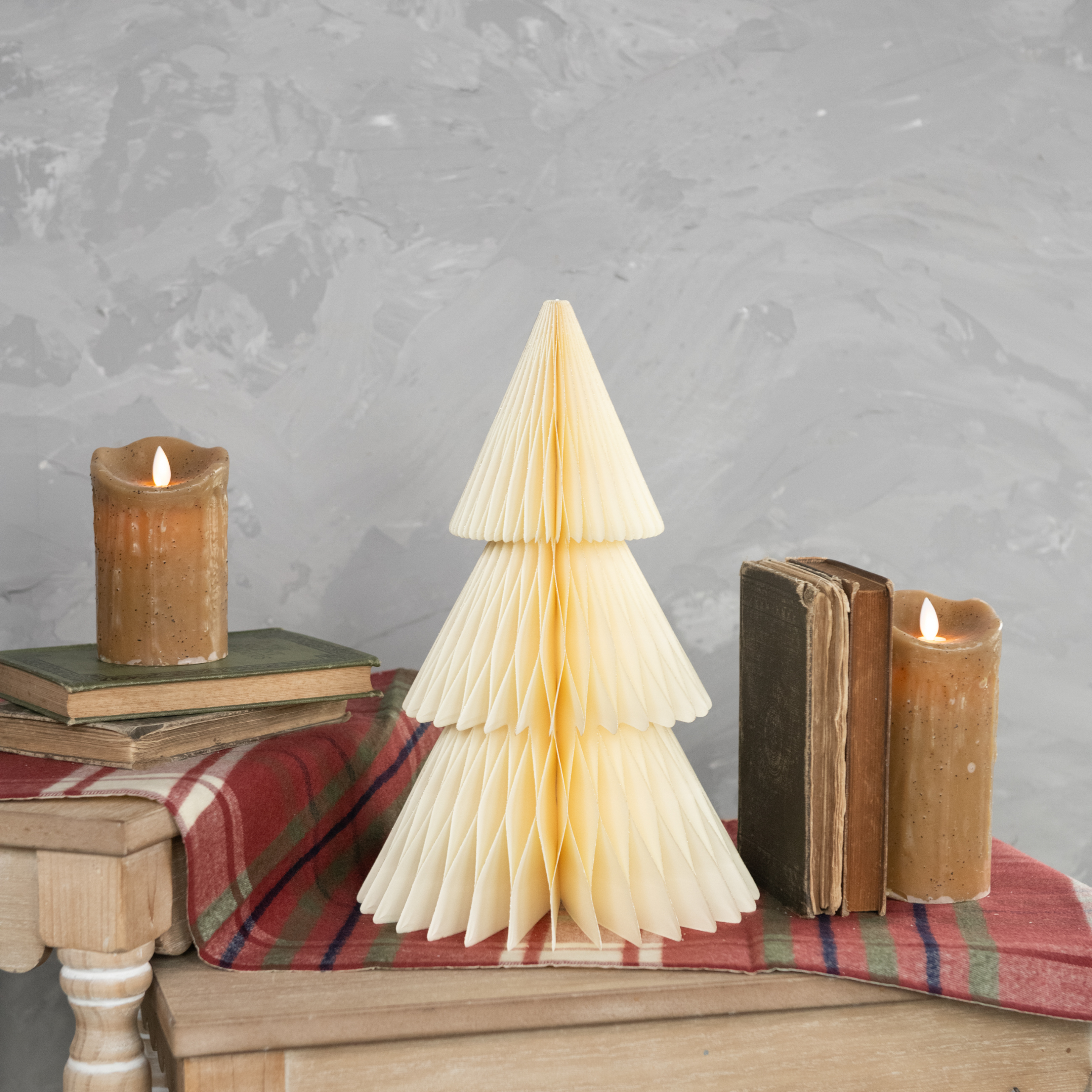 13.75" IVORY W/ GOLD TRIM PAPER CONE TREE