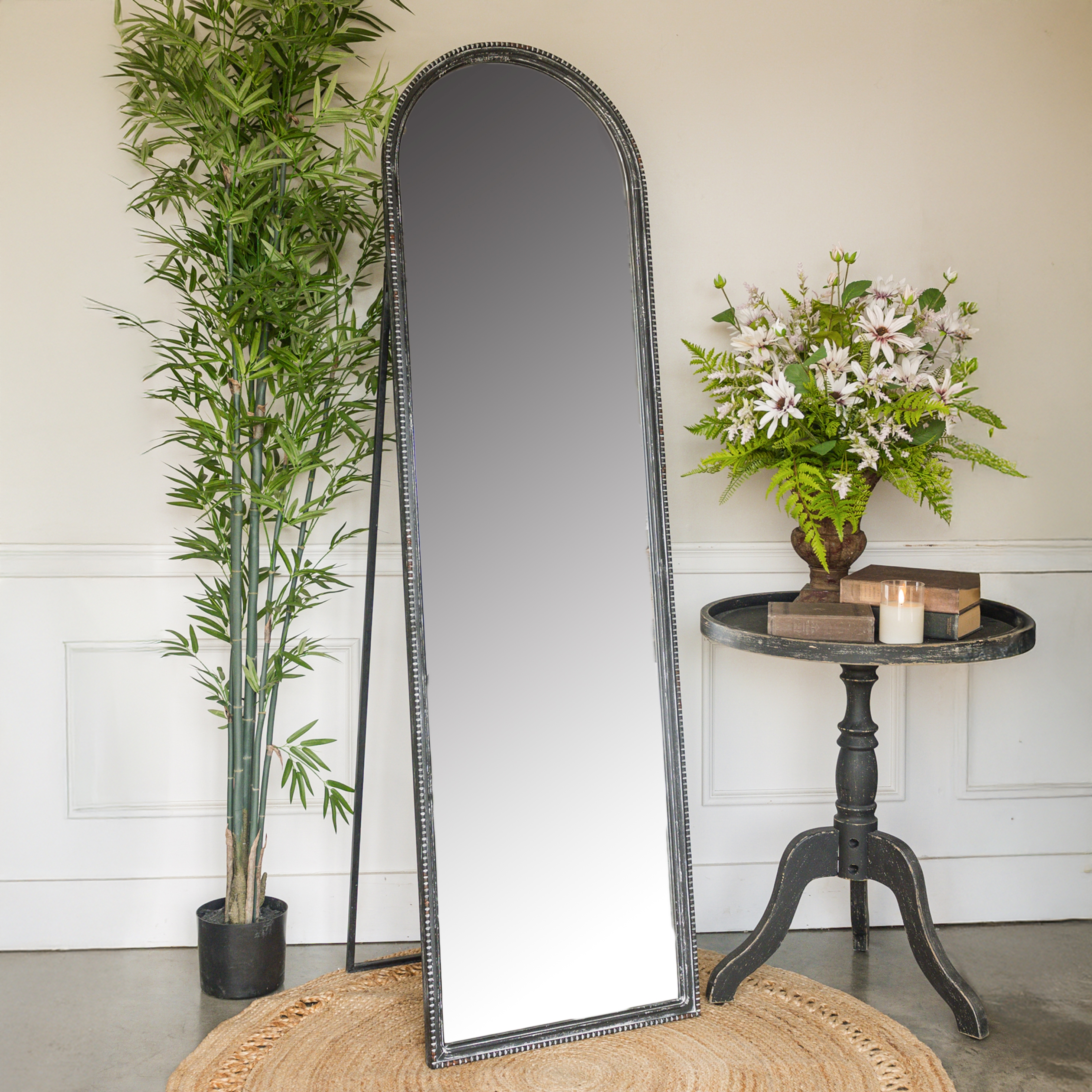 BLACK ARCHED FLOOR MIRROR