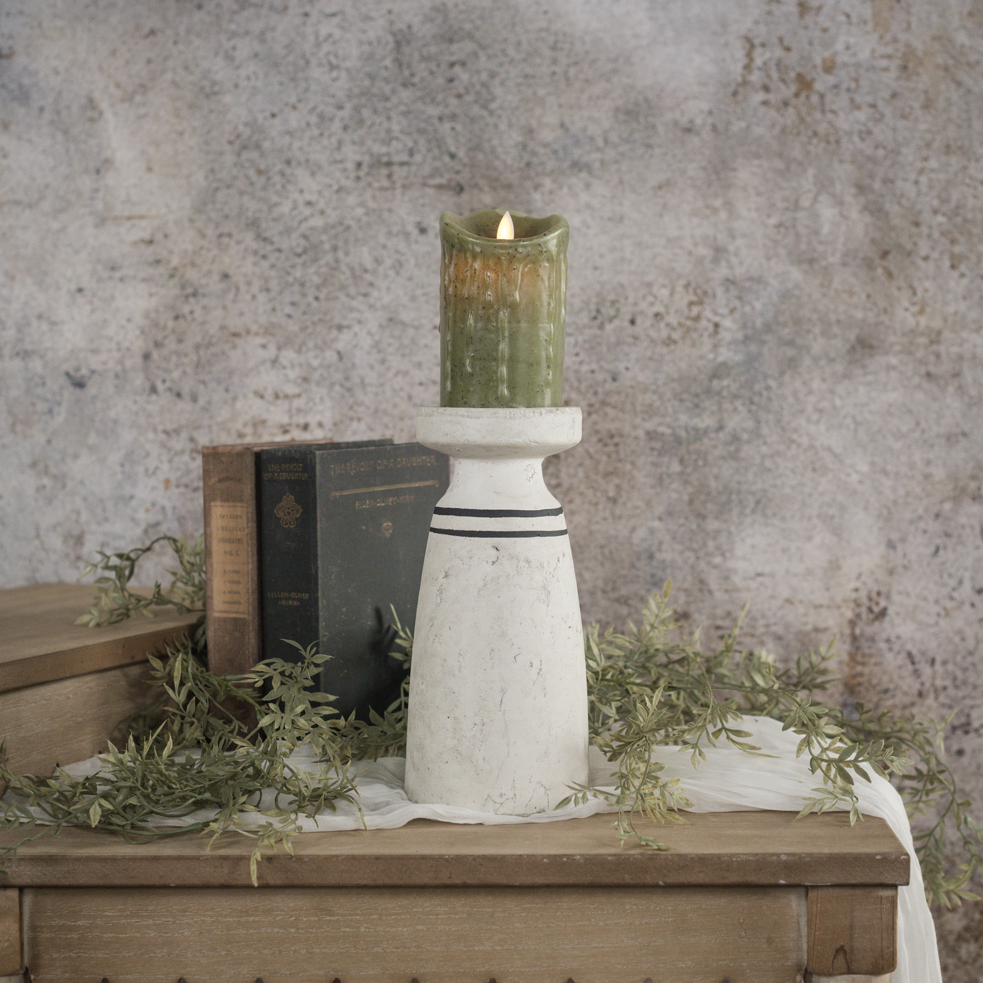 9.5" BLACK & WHITE PILLAR CANDLESTICK