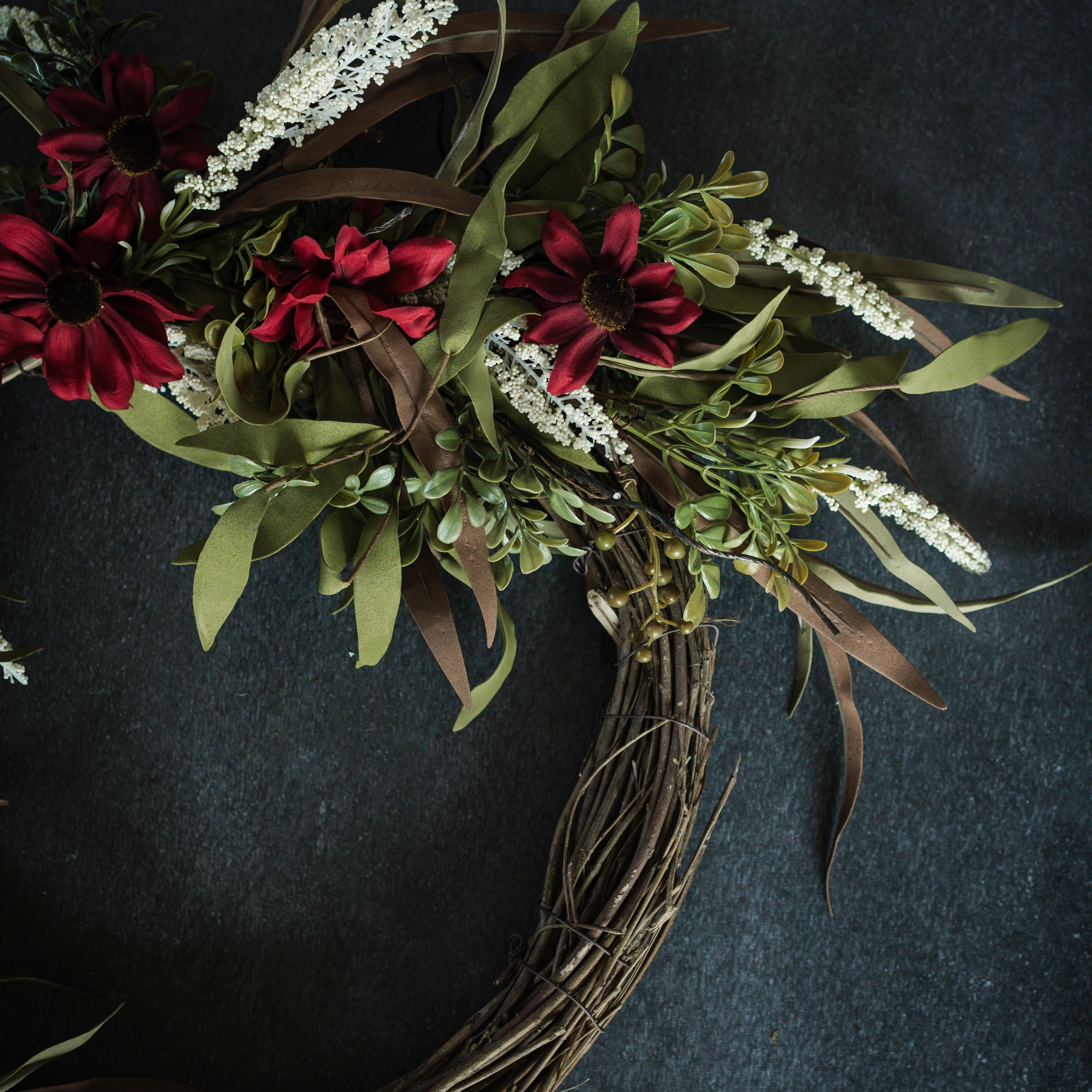 24" RED MIXED BLACK-EYED SUSAN WREATH