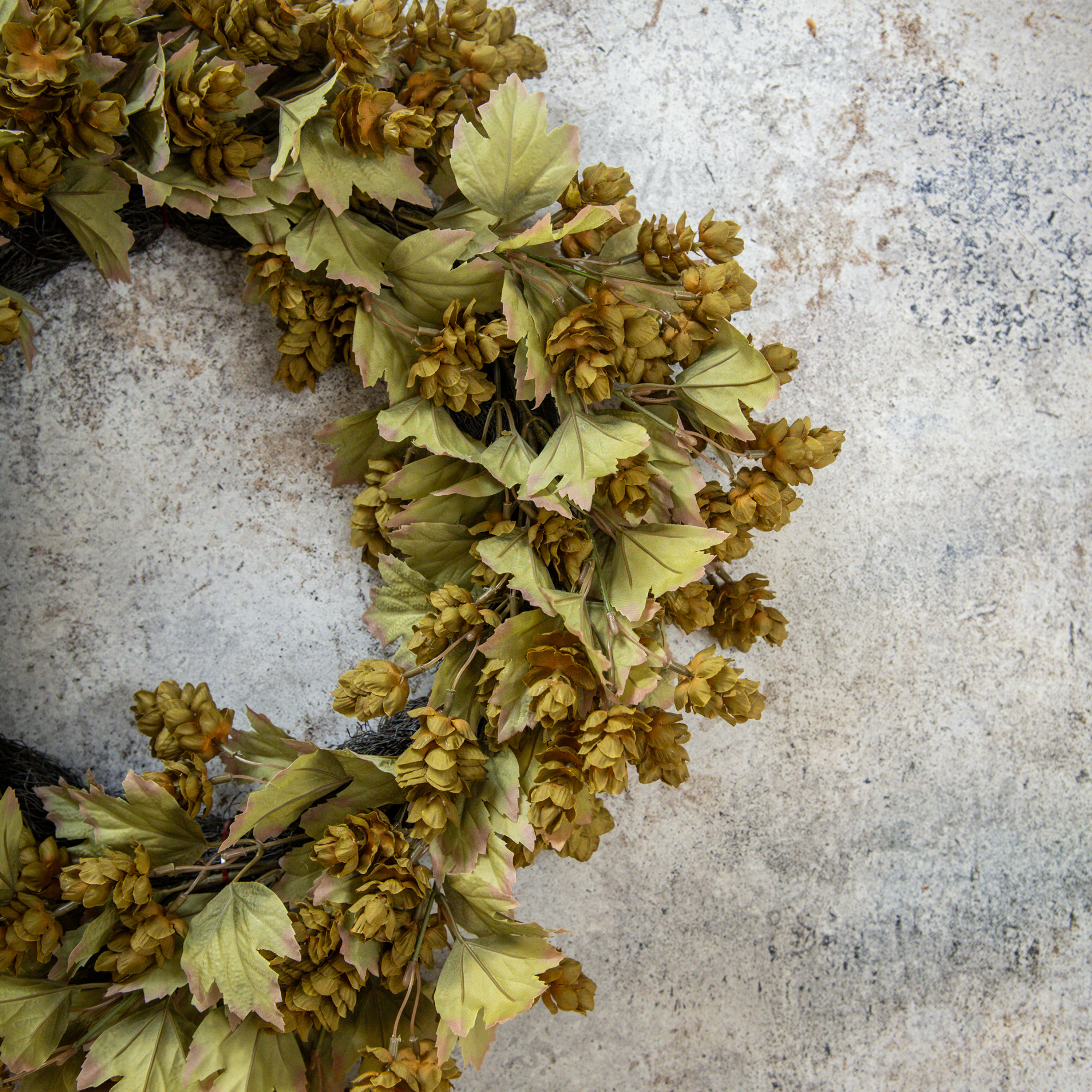 24" GREEN HOPS WREATH W/ FALL LEAVES