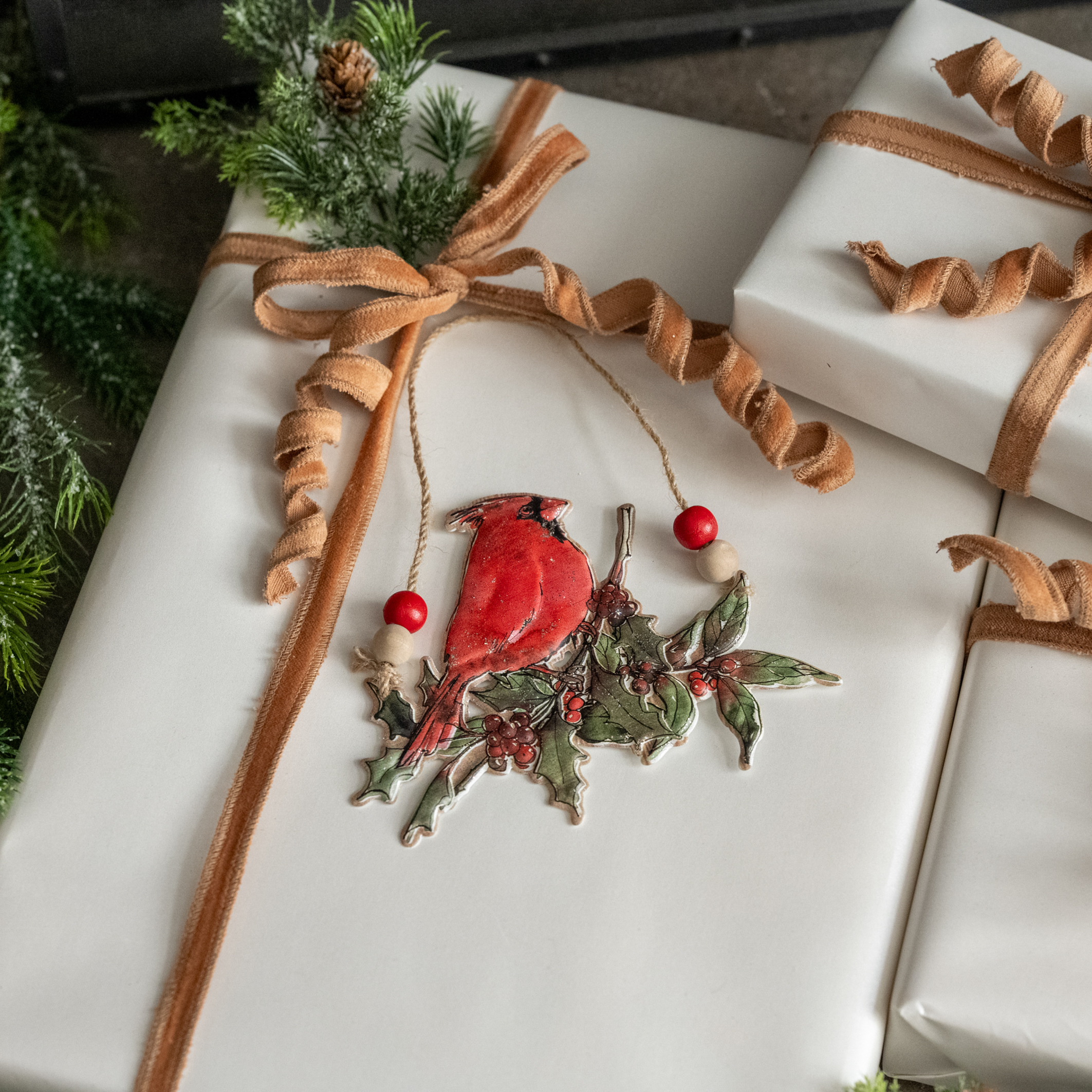 CARDINAL HANGING ORNAMENT