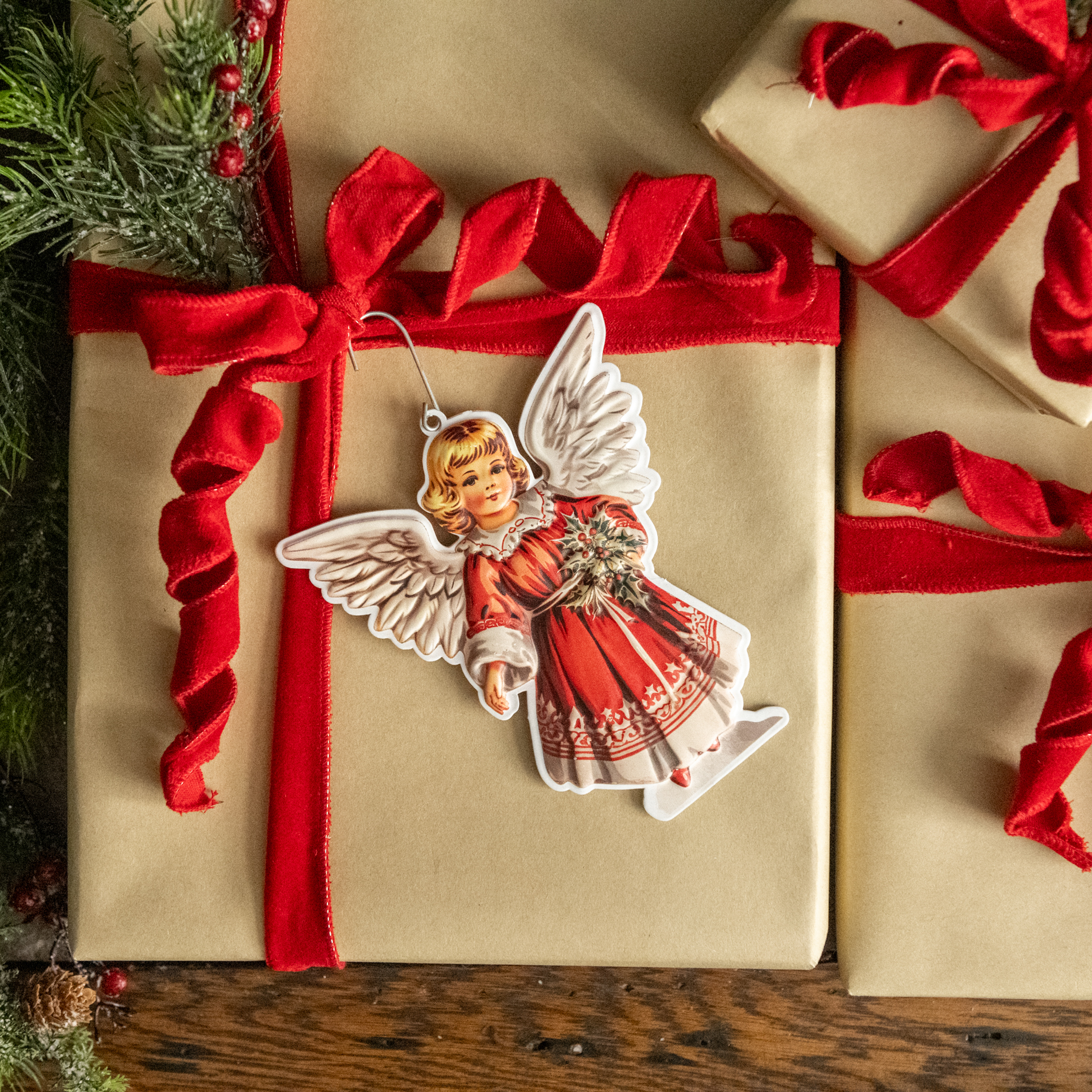 ANGEL W/ HOLLY ORNAMENT