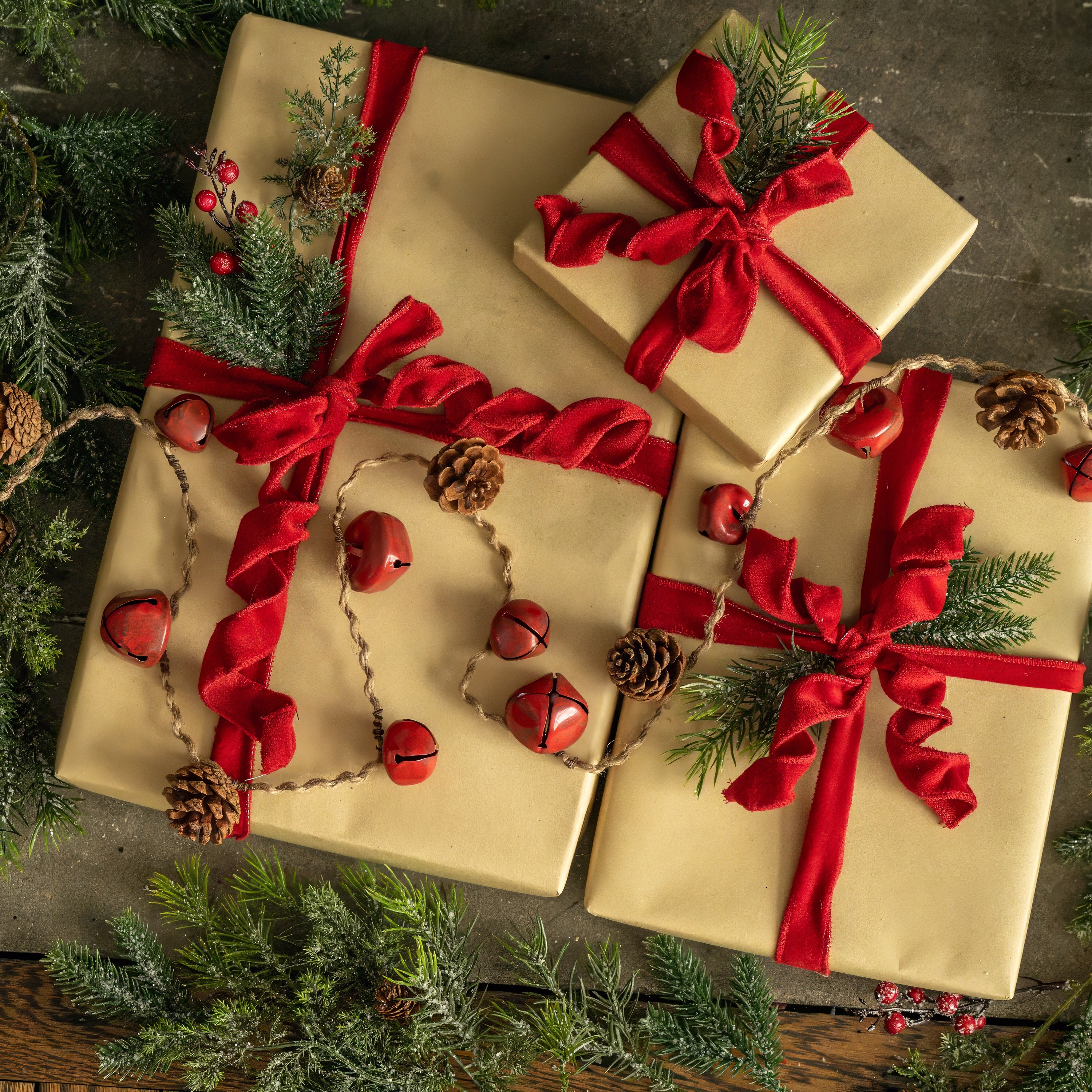 5" RED METAL BELL GARLAND