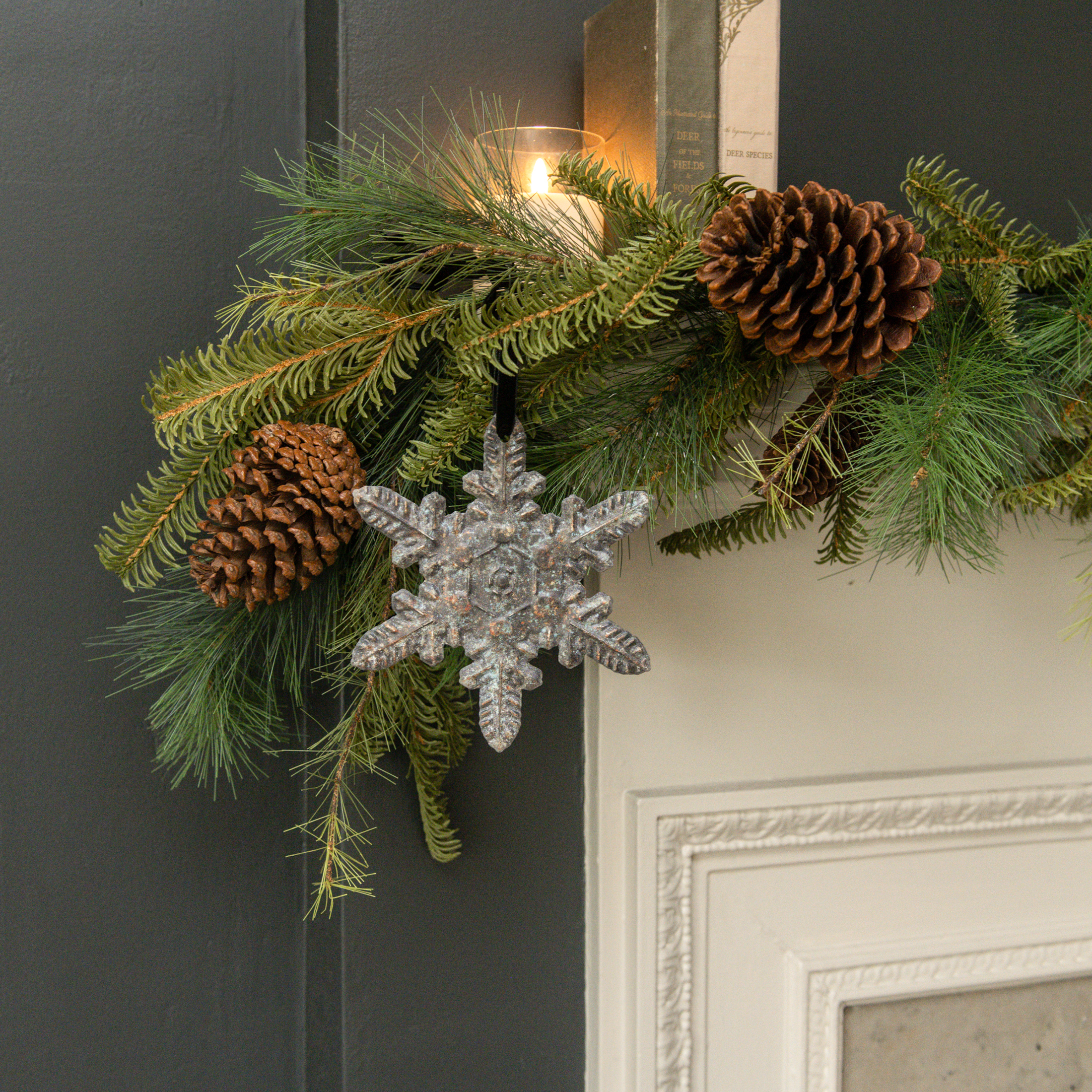 6" HOLLY SNOWFLAKE
