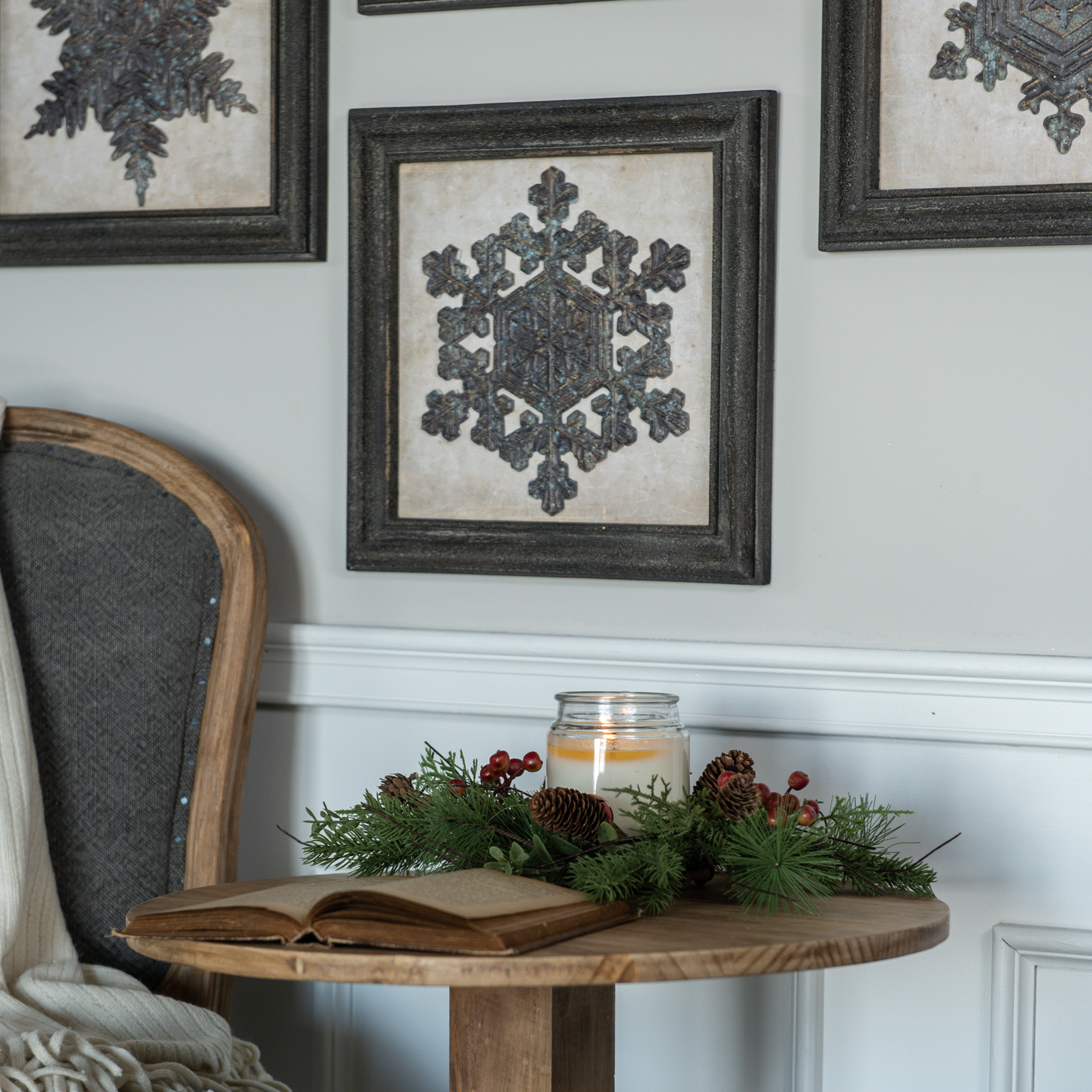 FRAMED CRYSTAL SNOWFLAKE