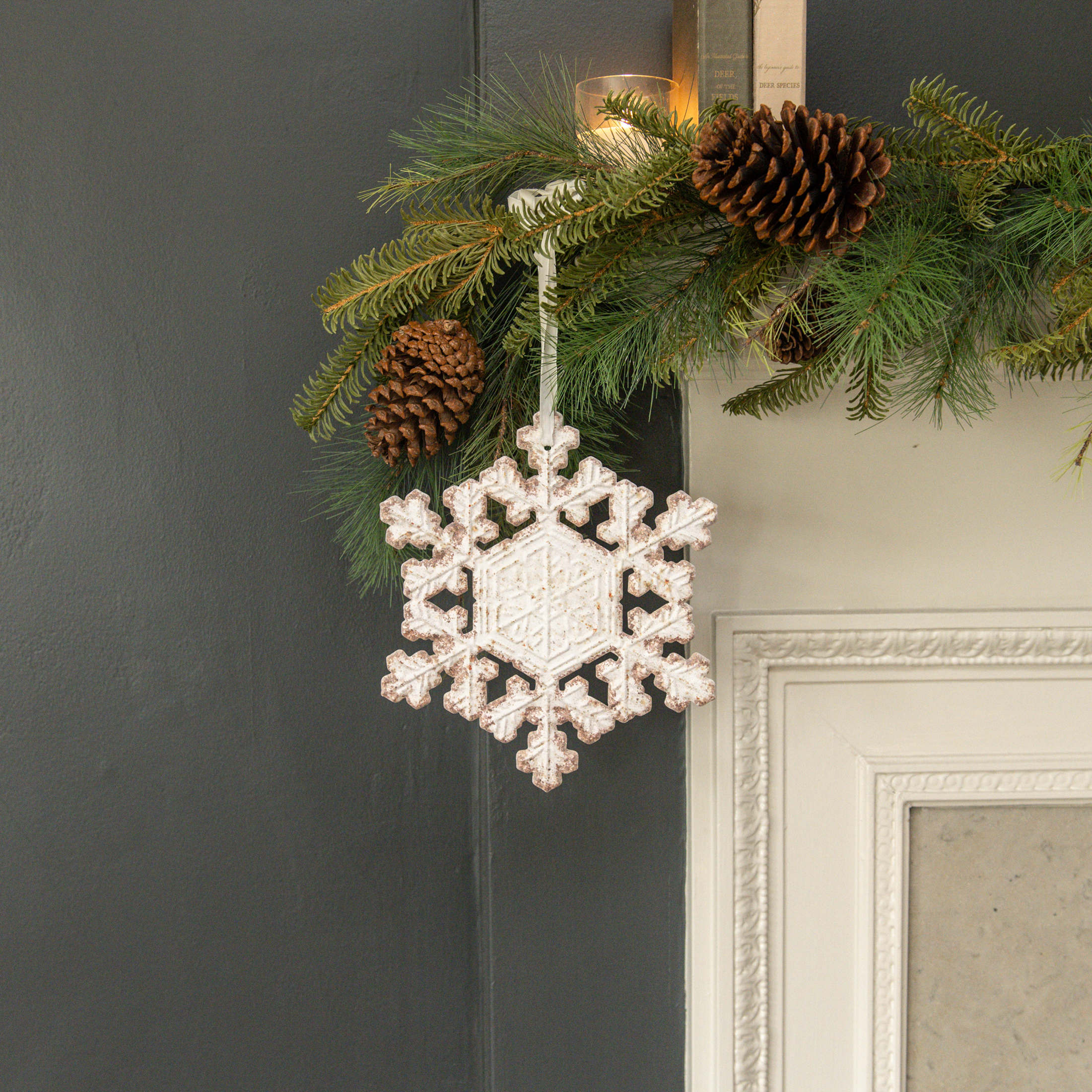 9" WHITE CRYSTAL SNOWFLAKE