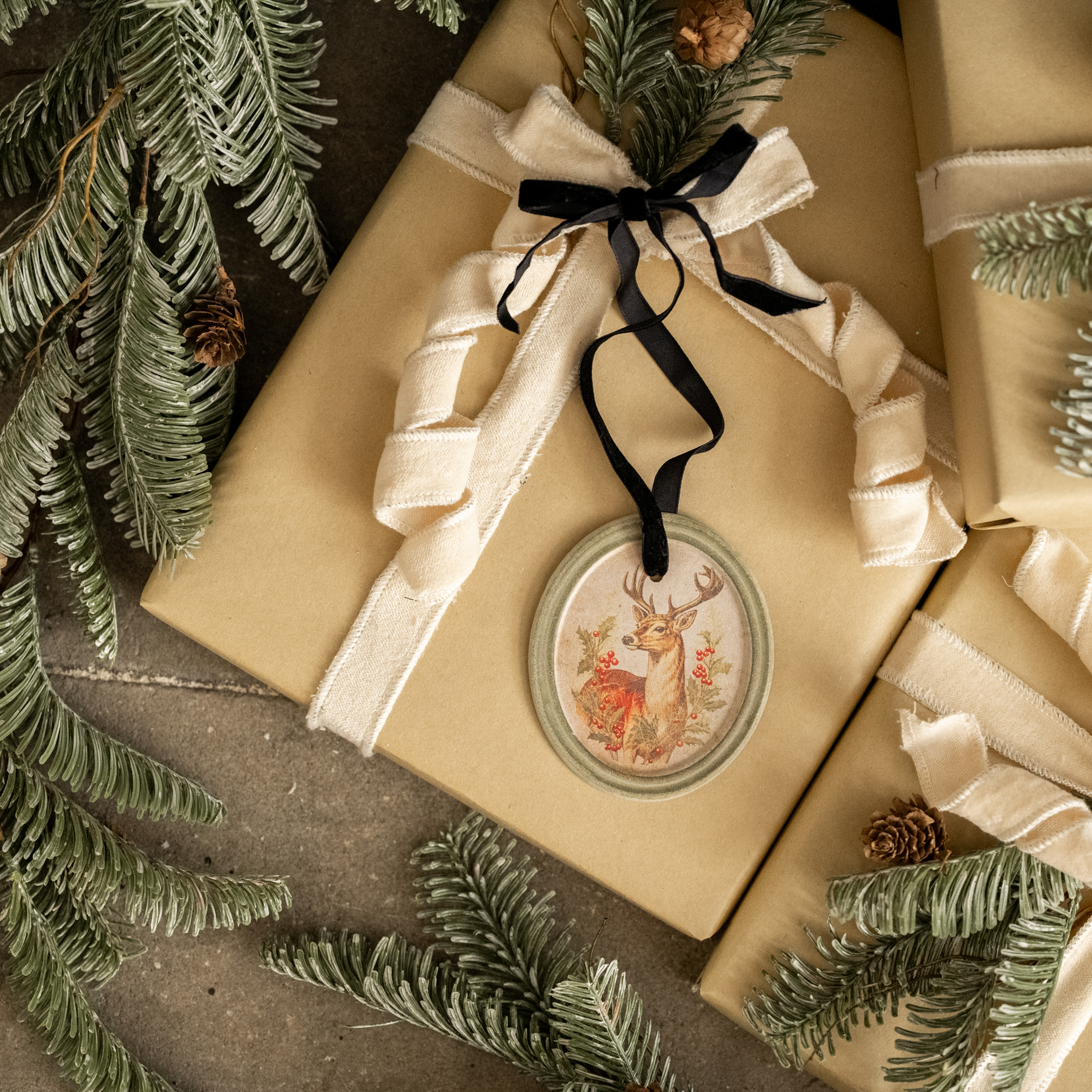 FRAMED HOLIDAY STAG OVAL ORNAMENT