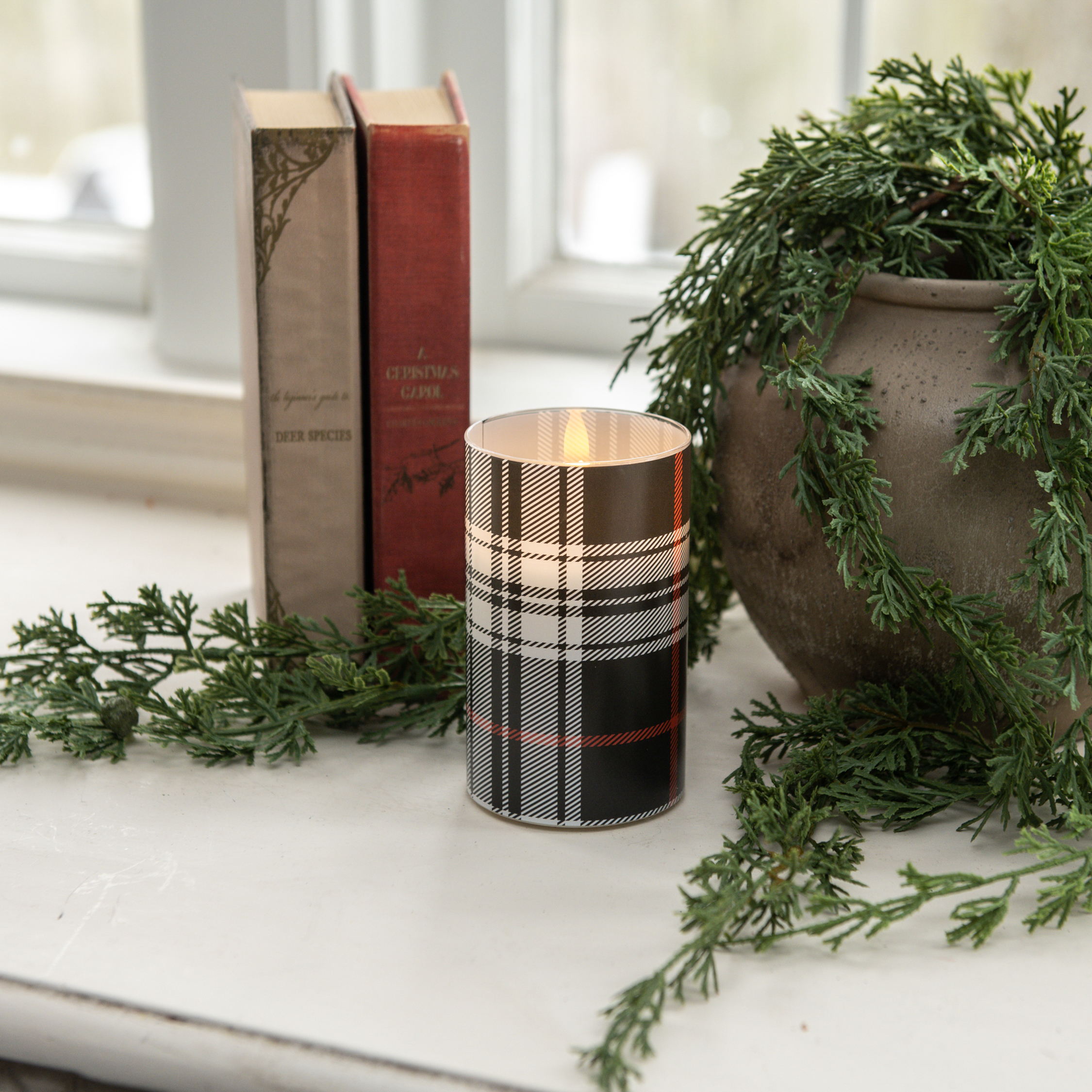 5" BLACK & WHITE TARTAN 3D FLAME GLASS CANDLE