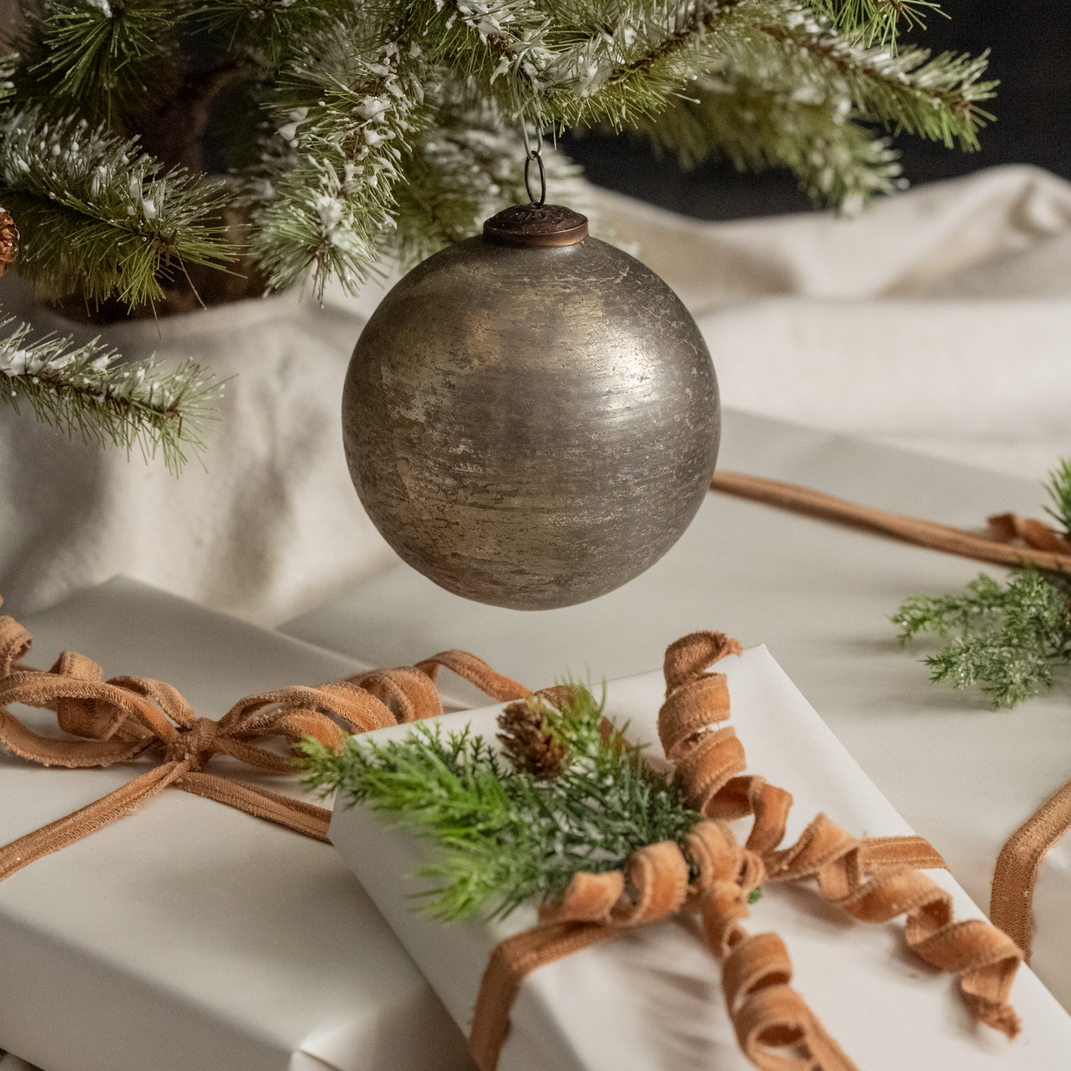 5" SILVER CRACKLE KUGEL ORNAMENT