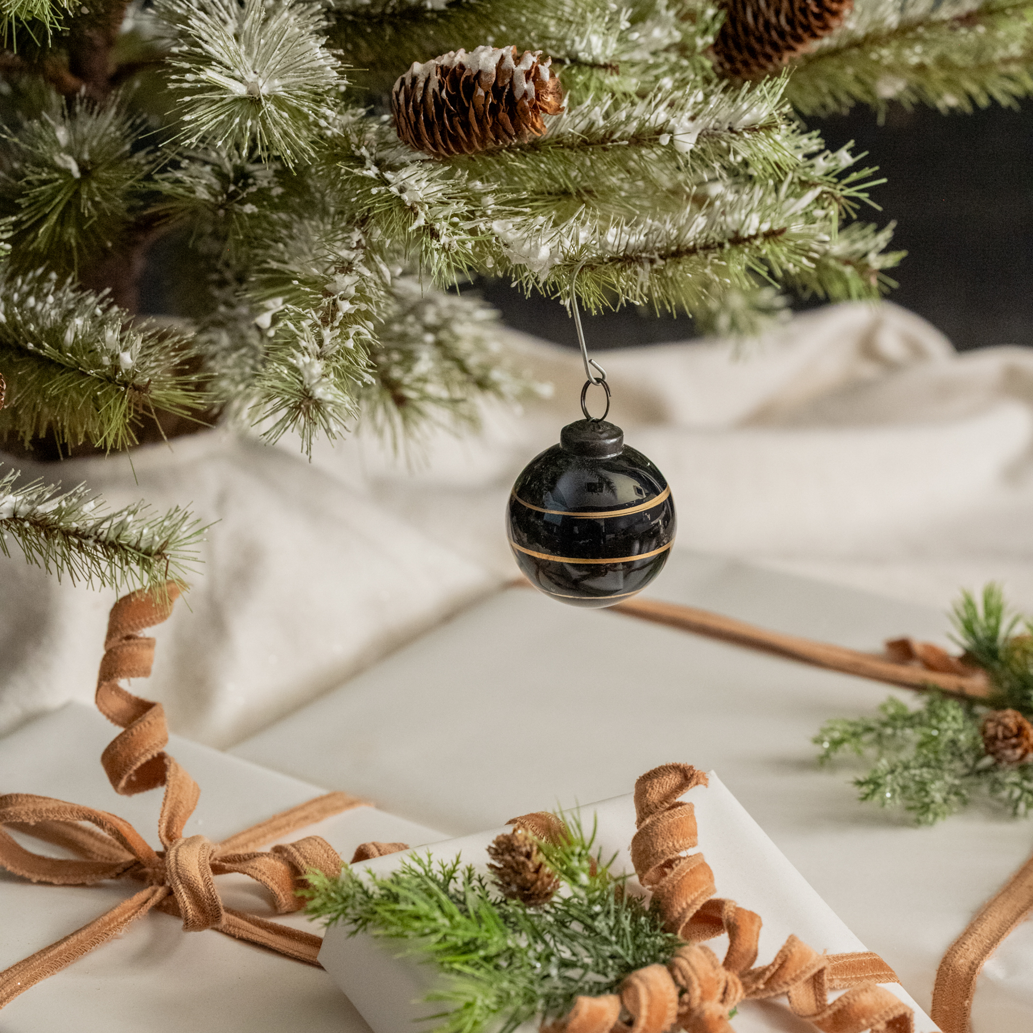 2.5" BLACK KUGEL ORNAMENT W/ GOLD STRIPE
