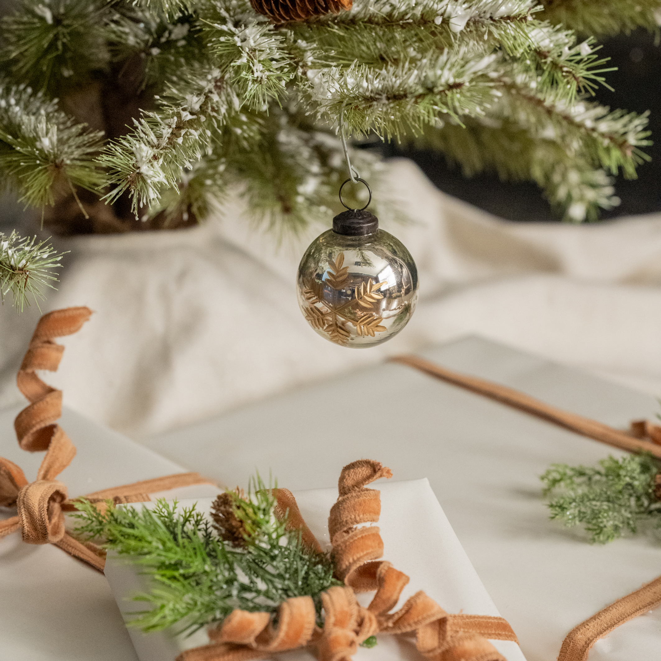 2.5" SILVER KUGEL ORNAMENT W/ GOLD SNOWFLAKE