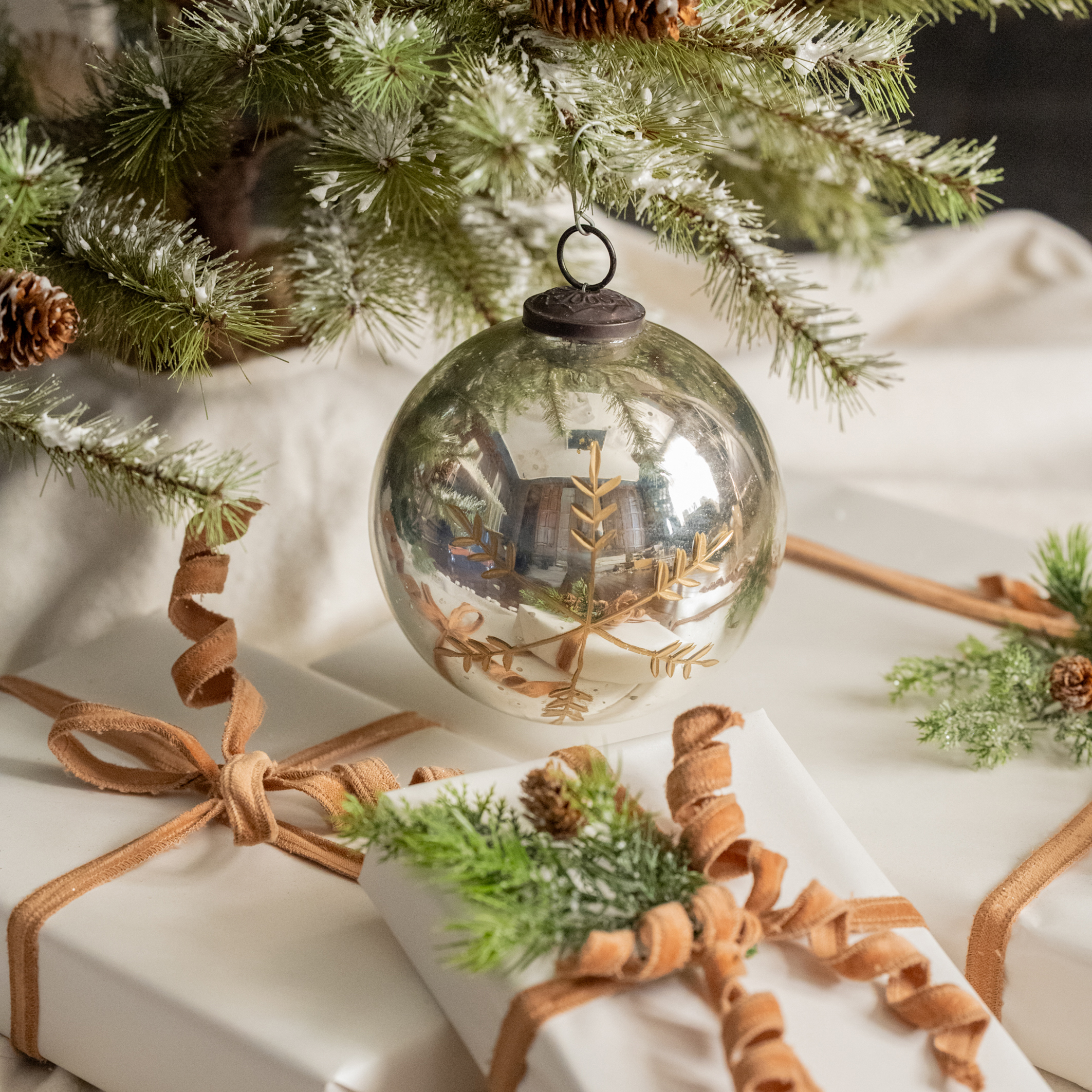 6" SILVER KUGEL ORNAMENT W/ GOLD SNOWFLAKE