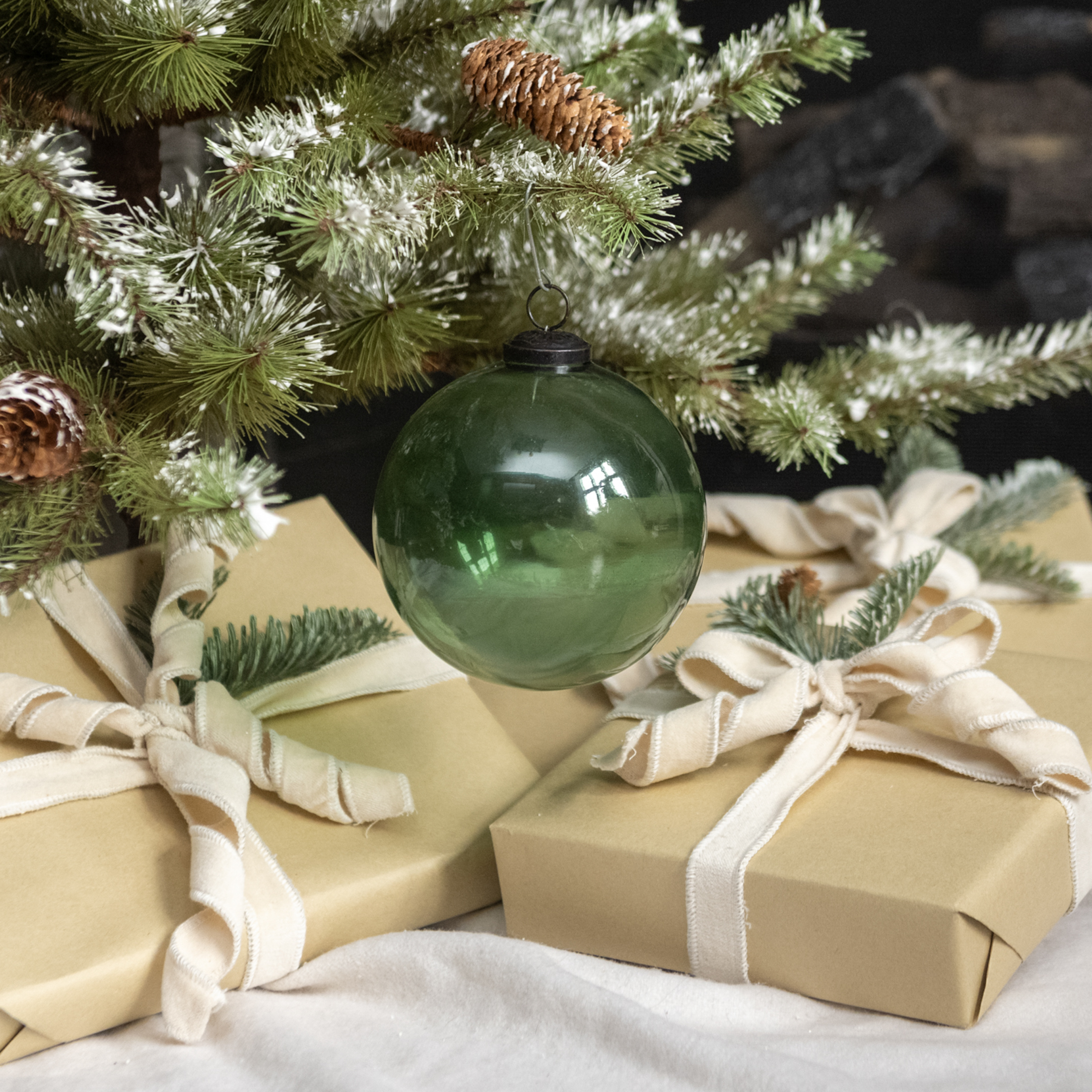 5" PEARL GREEN GLASS ORNAMENT