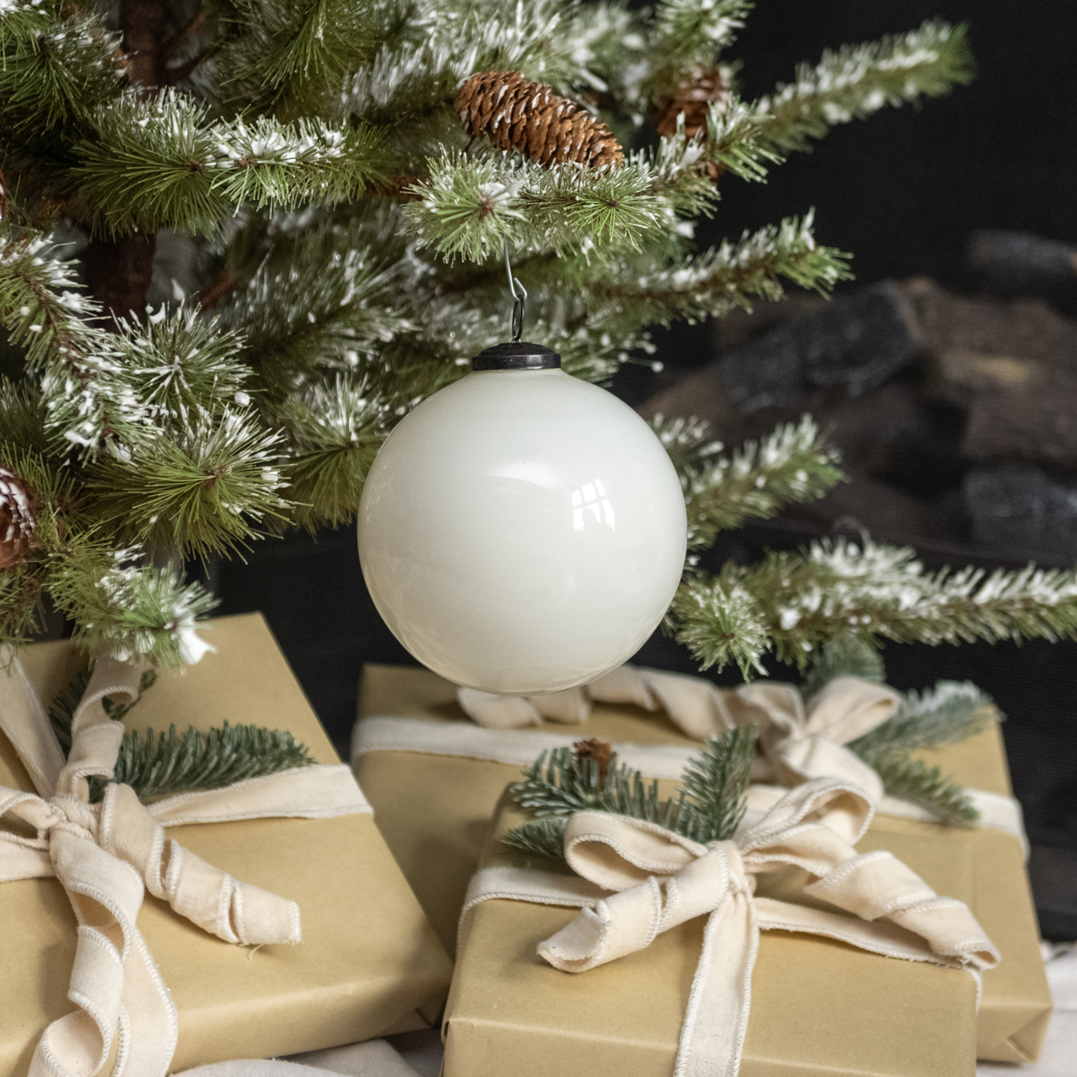 5" IVORY GLASS ORNAMENT