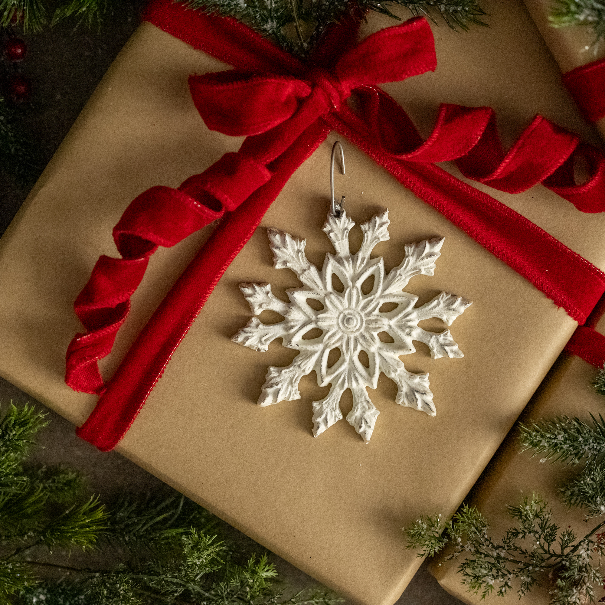 WHITE MARYANNE SNOWFLAKE ORNAMENT