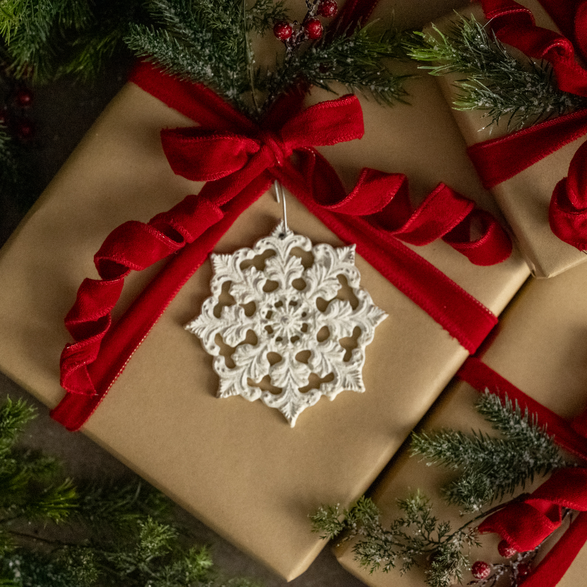 WHITE GABRIELLA SNOWFLAKE ORNAMENT