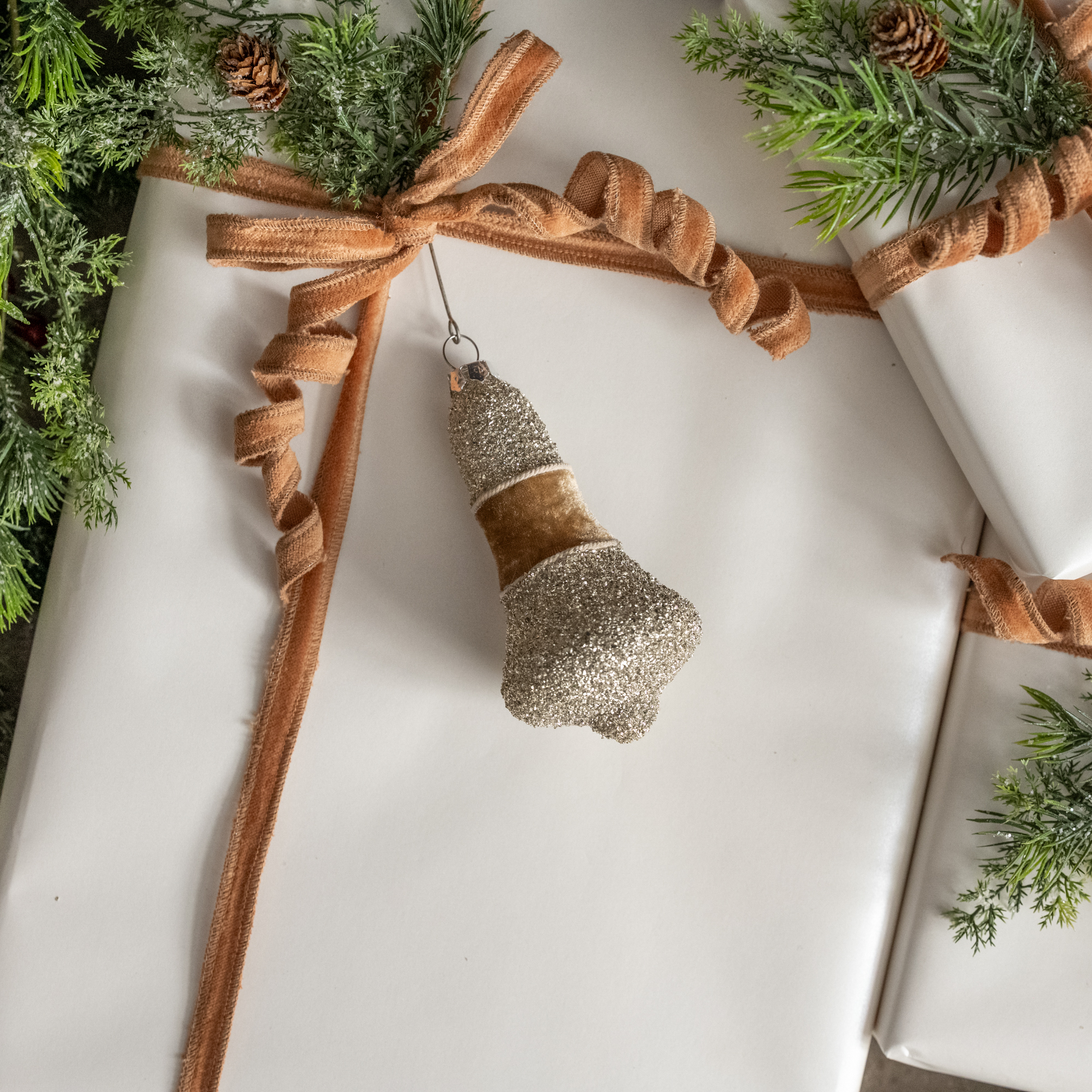 5" FAWN VELVET & GLITTER BELL