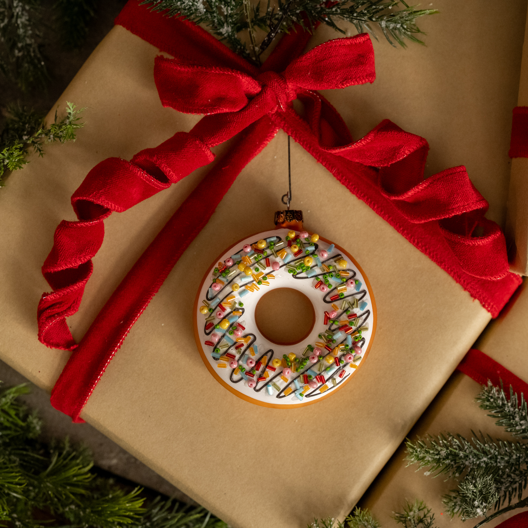DOUGHNUT W/ SPRINKLES ORNAMENT