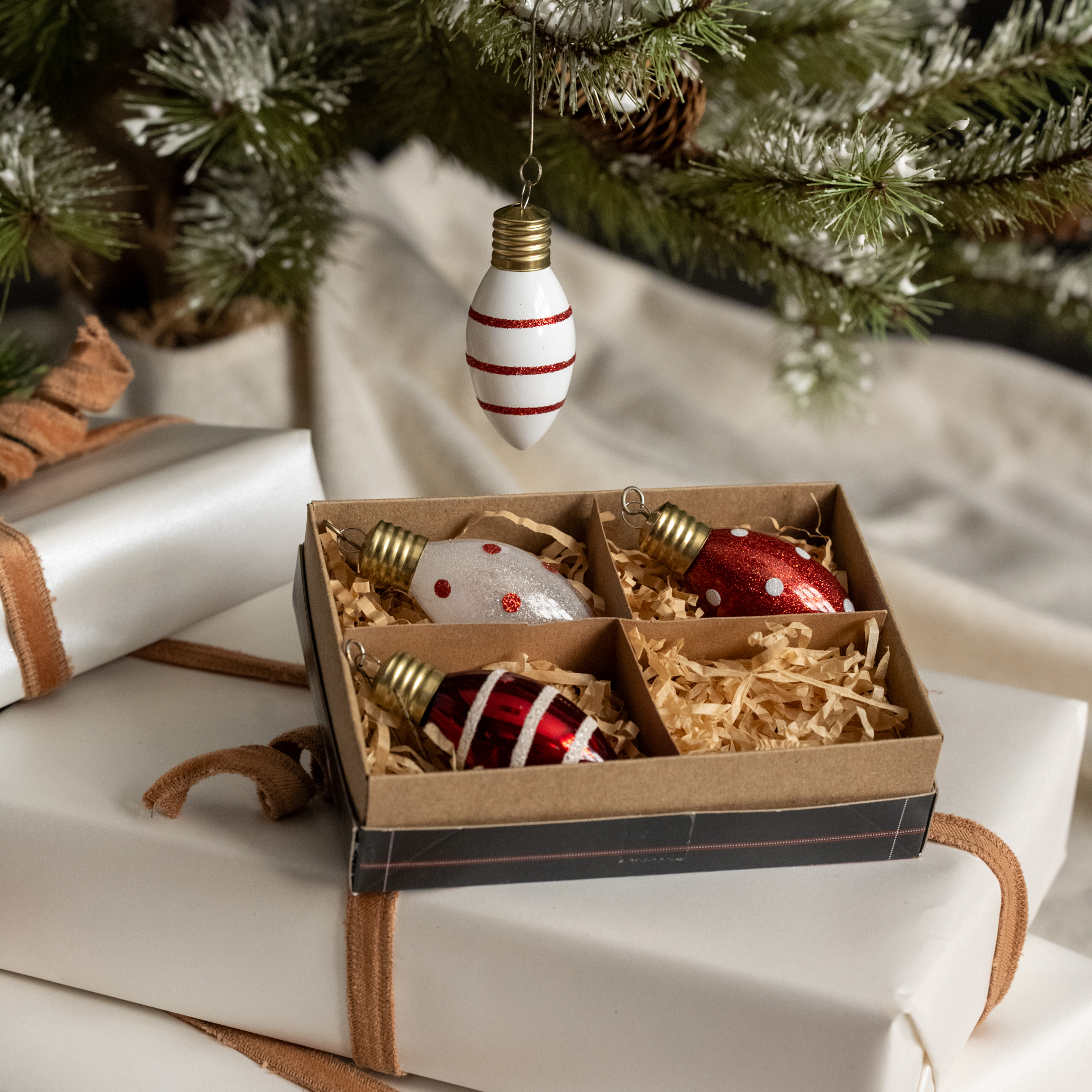 SET/ 4 RED & WHITE LIGHT BULB ORNAMENTS