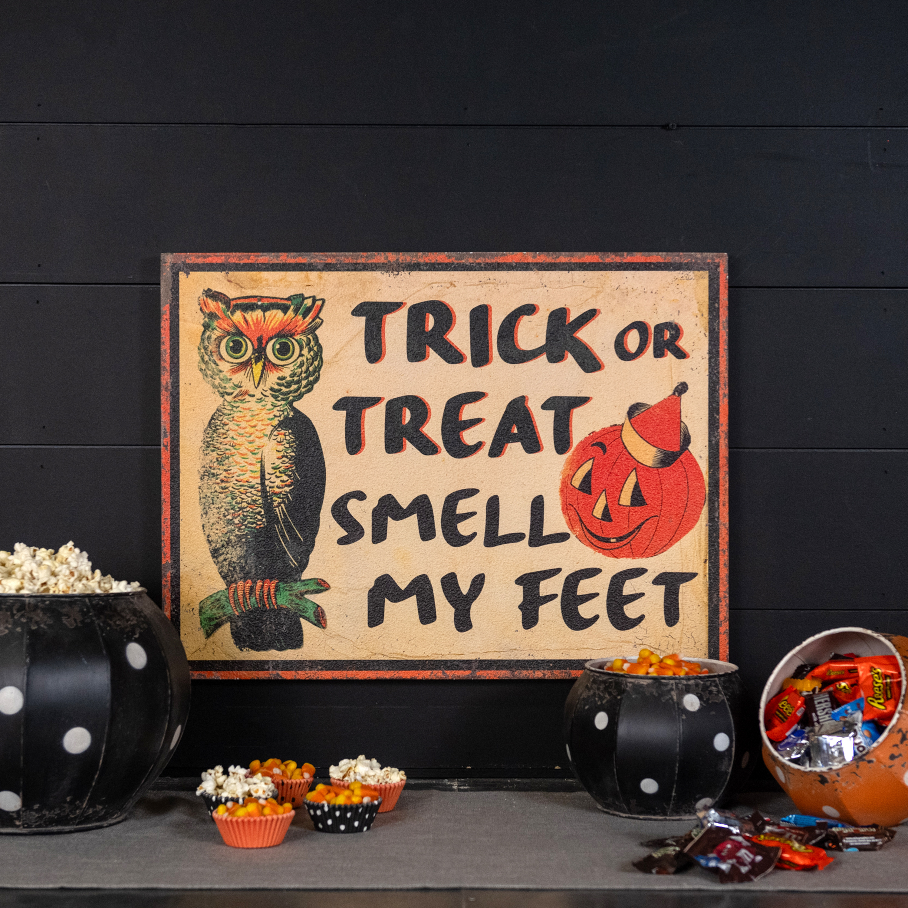 22" TRICK OR TREAT SIGN