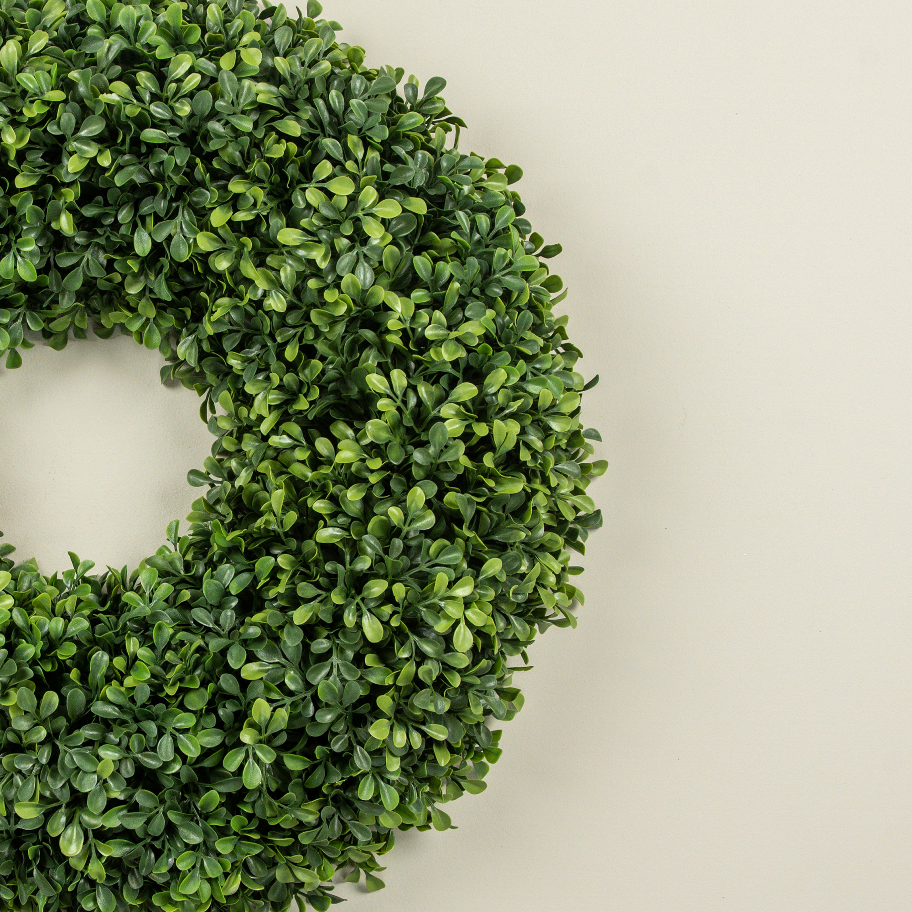 24" BOXWOOD WREATH