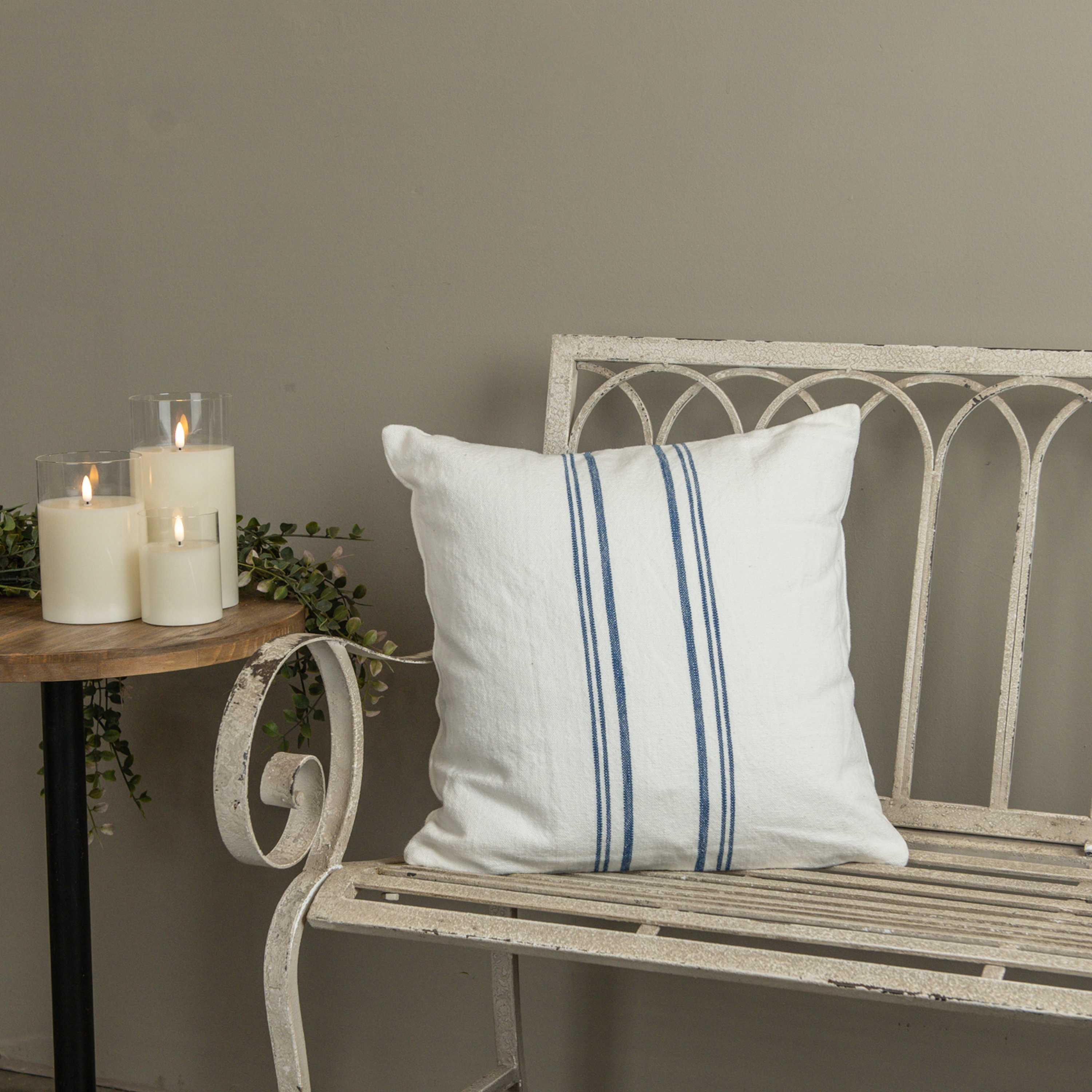 18" WHITE PILLOW W/ BLUE STRIPE