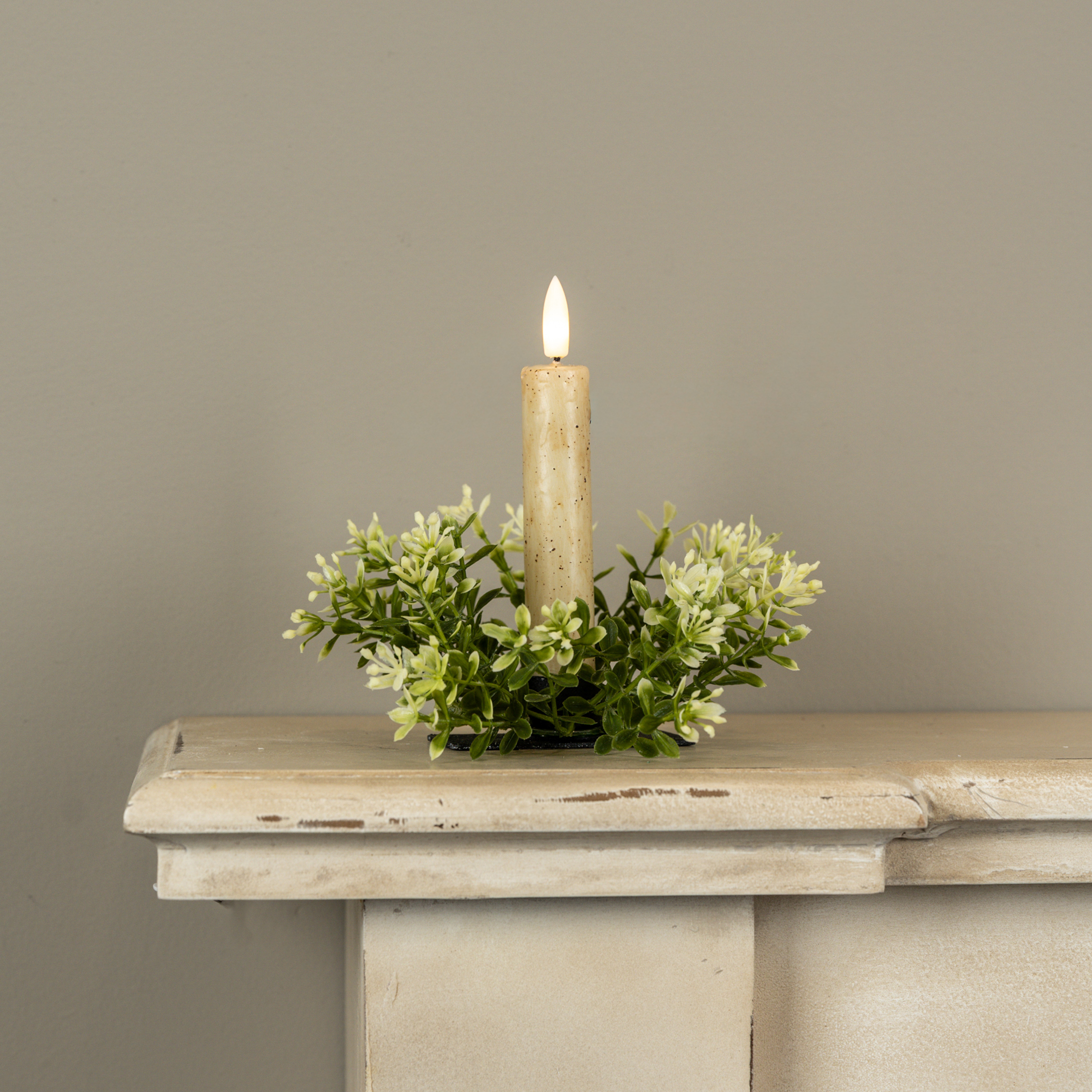 6" NEW ENGLAND BOXWOOD & BERRIES TAPER CANDLE RING