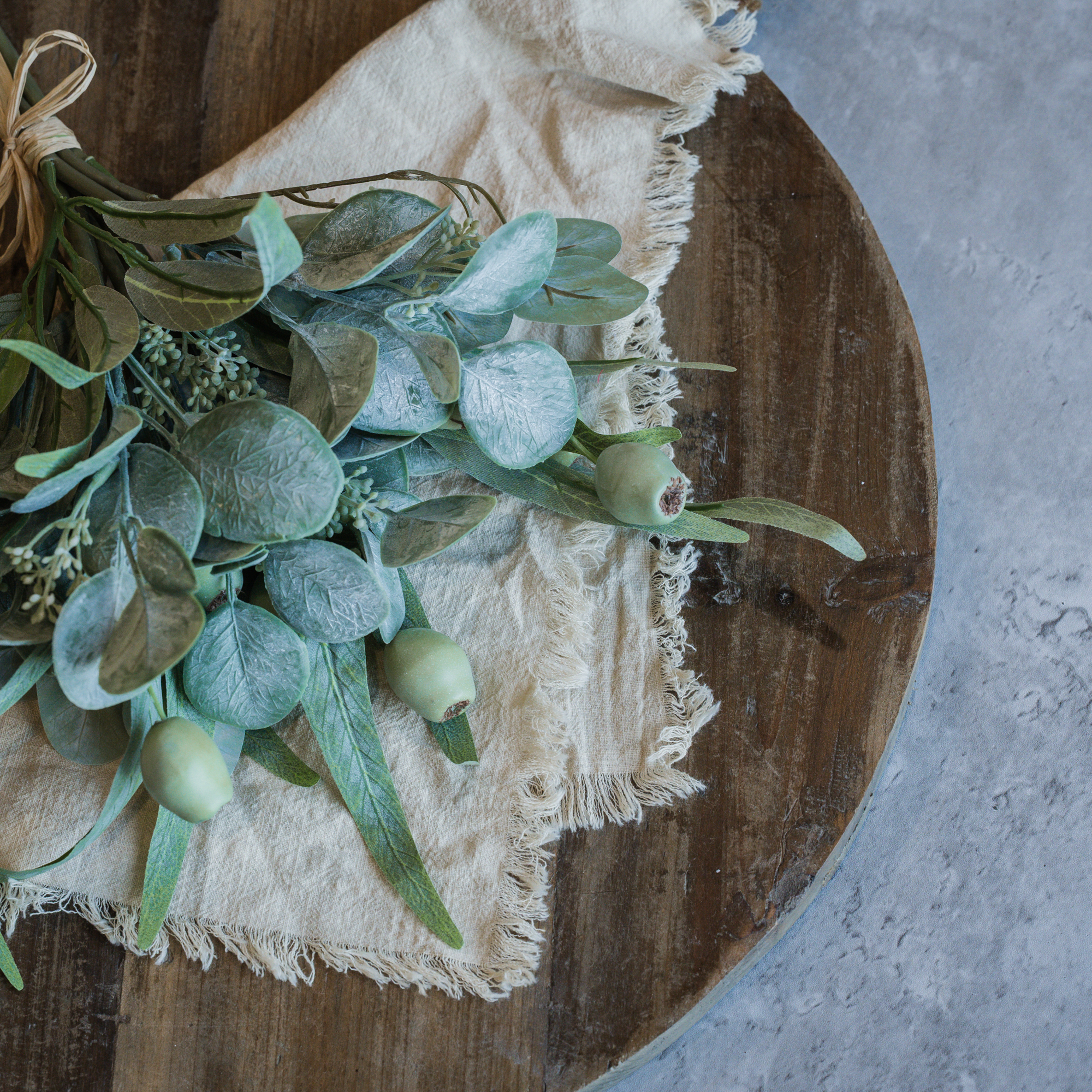 17" MIXED EUCALYPTUS POD BUNDLE